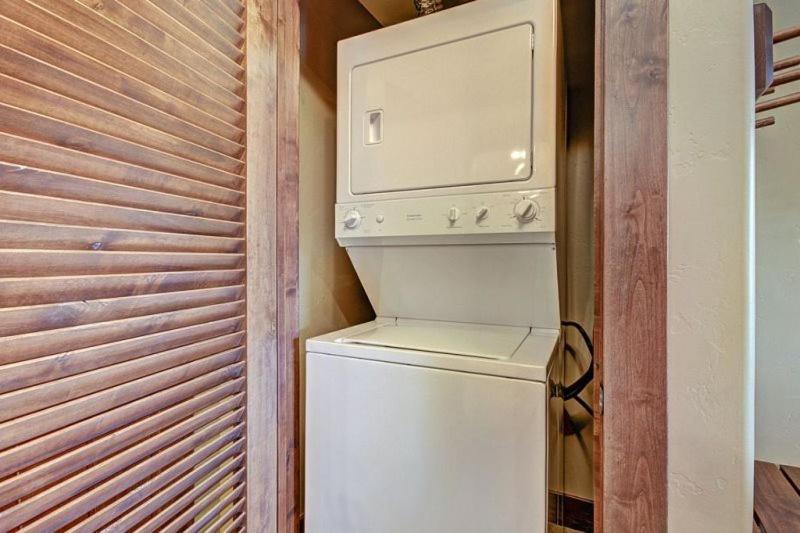 Crystal Peak Lodge 1 Bedroom Ski In, Ski Out Slopeside Condo At The Base Of Peak 7 view 3