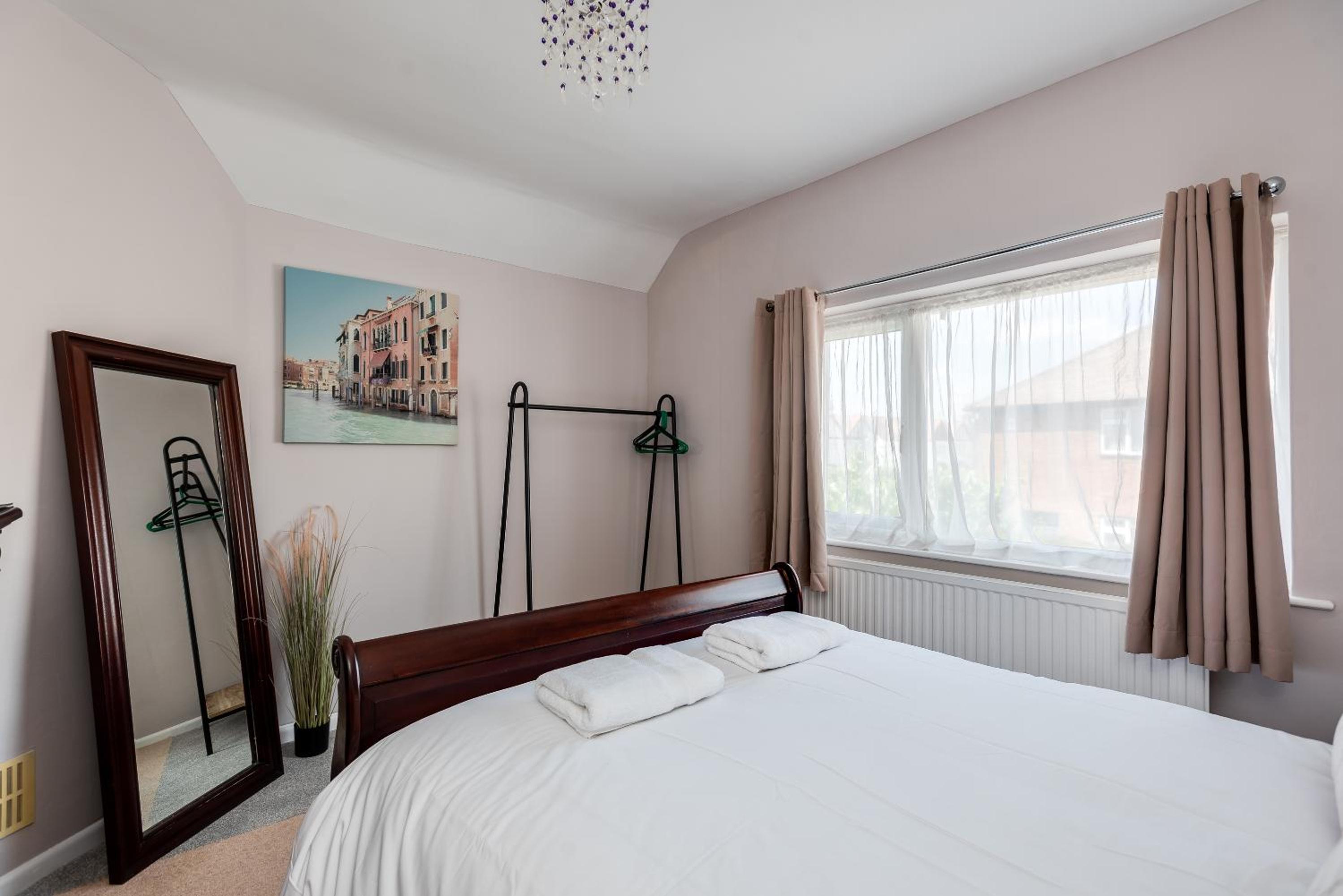 Oxford Vacations - The Oxford Abode - 3-Bedroom House - large garden free parking - Property Image 22