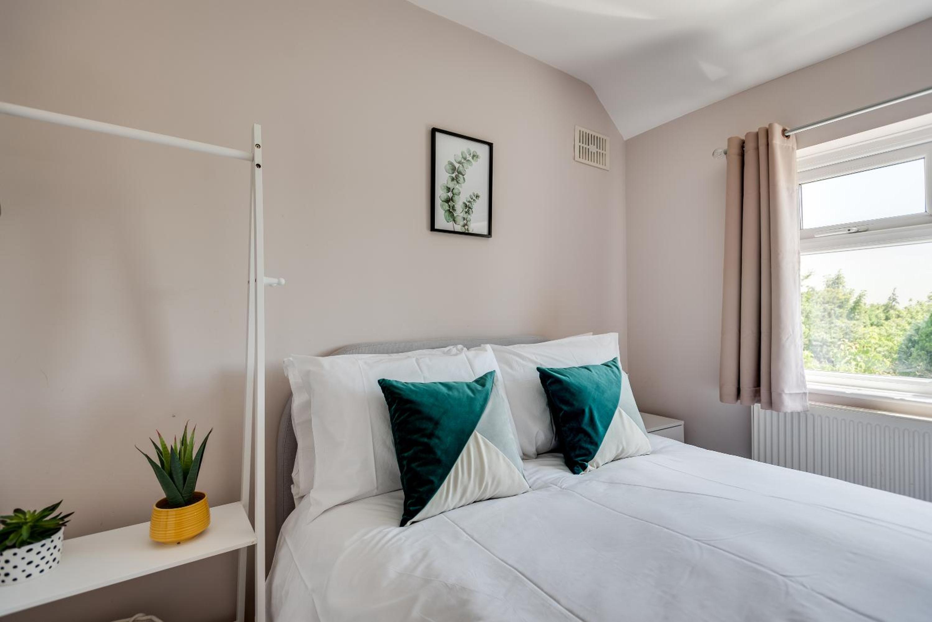 Oxford Vacations - The Oxford Abode - 3-Bedroom House - large garden free parking - Property Image 23
