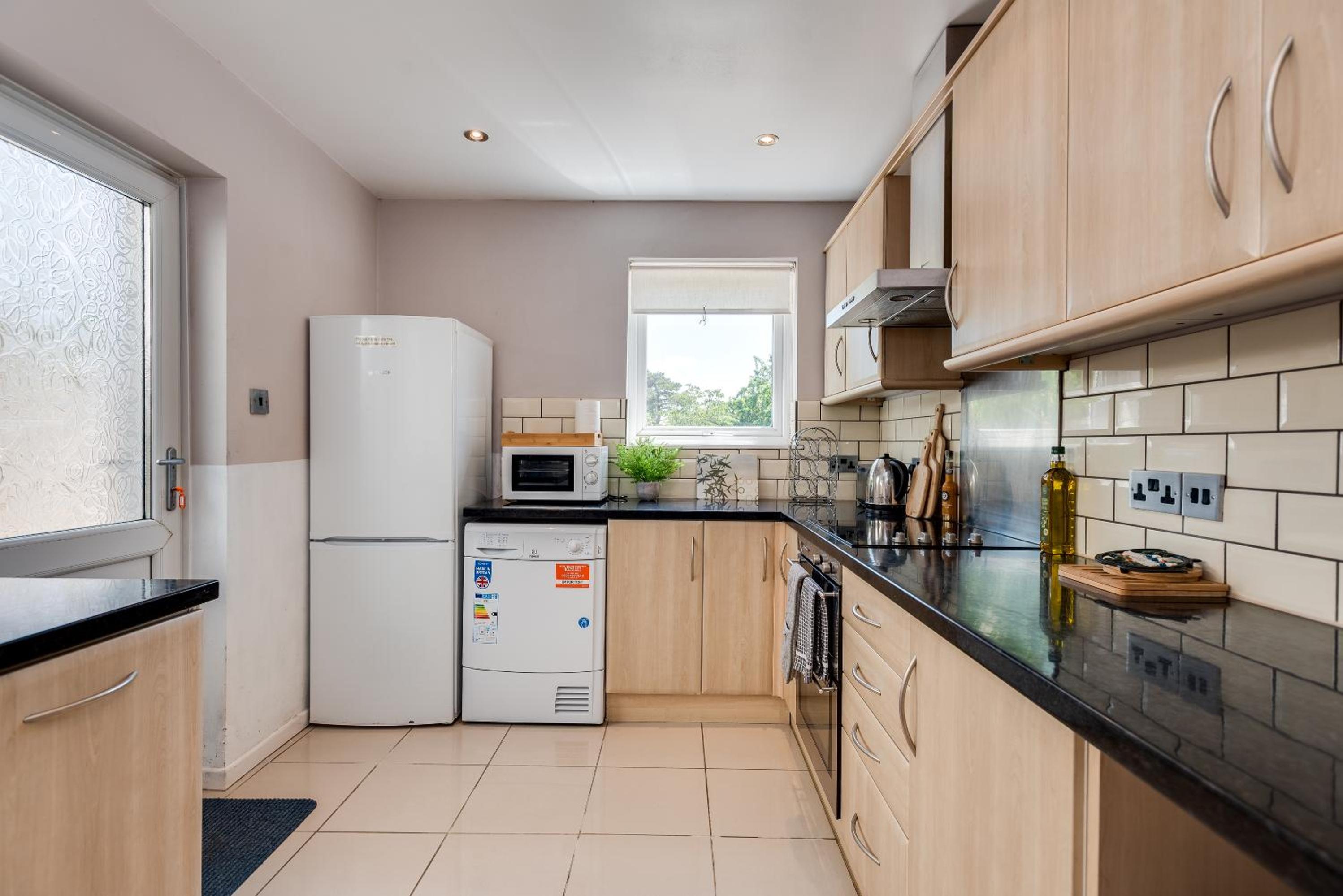 Oxford Vacations - The Oxford Abode - 3-Bedroom House - large garden free parking - Property Image 27