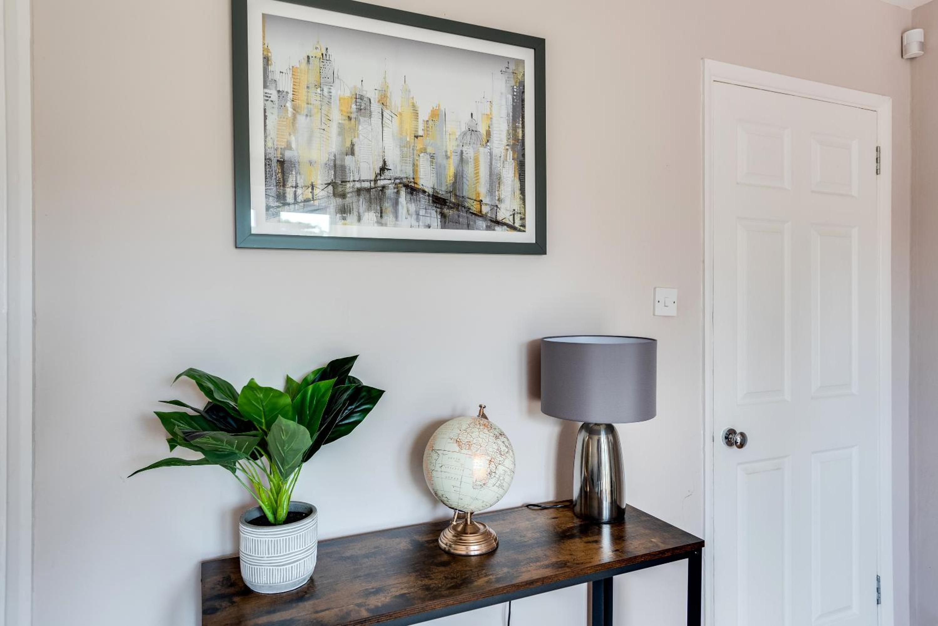Oxford Vacations - The Oxford Abode - 3-Bedroom House - large garden free parking - Property Image 3