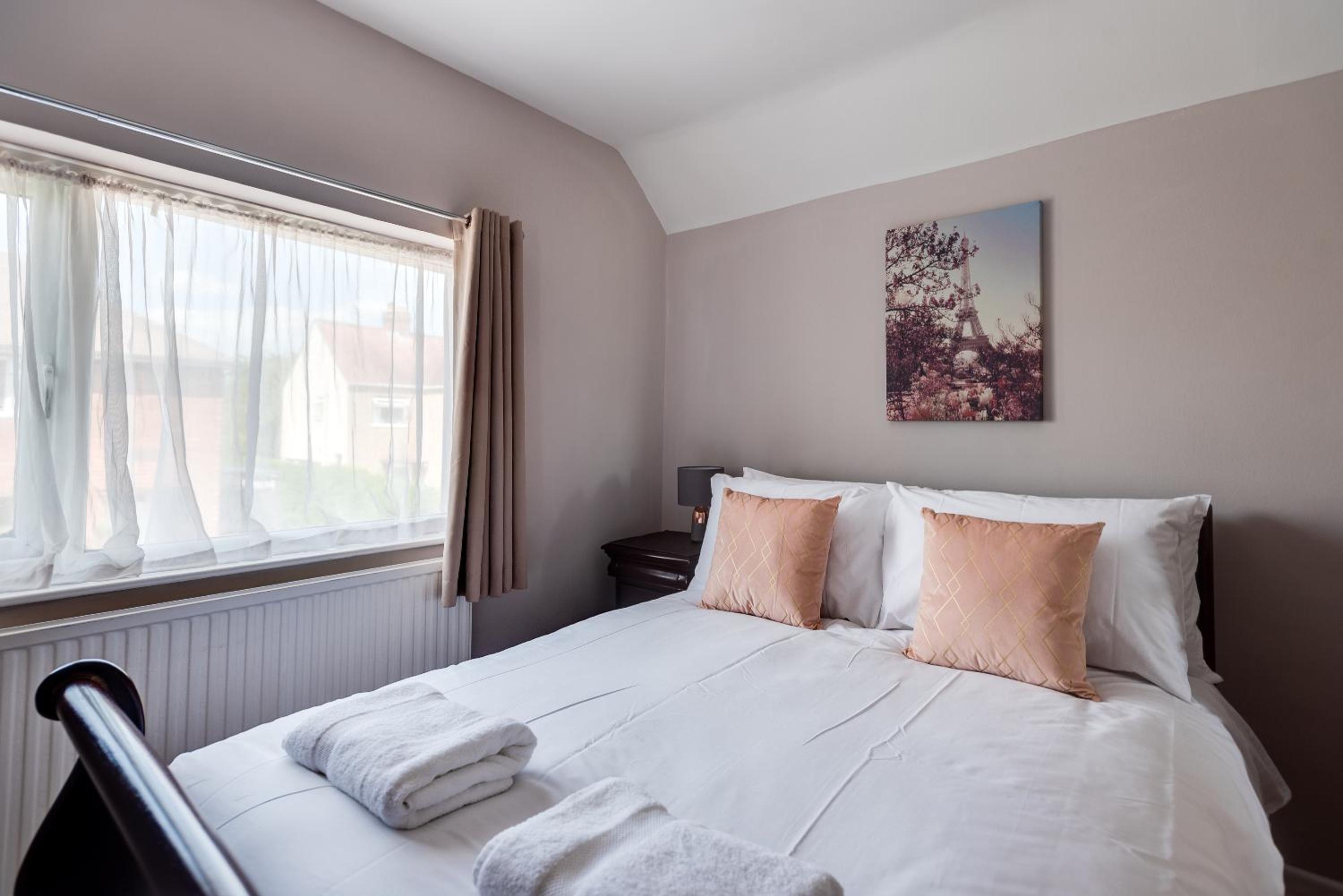 Oxford Vacations - The Oxford Abode - 3-Bedroom House - large garden free parking - Property Image 11