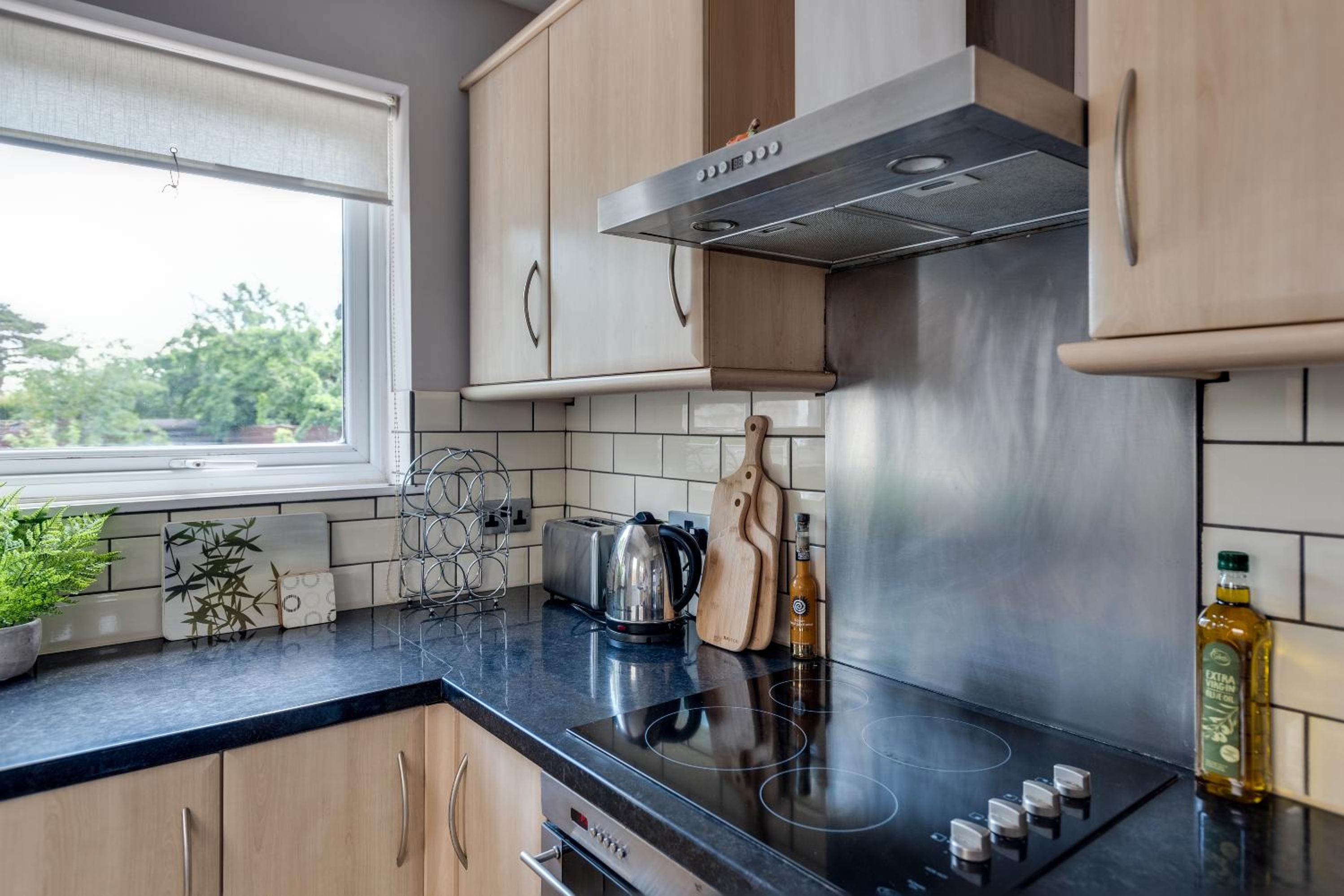 Oxford Vacations - The Oxford Abode - 3-Bedroom House - large garden free parking - Property Image 31