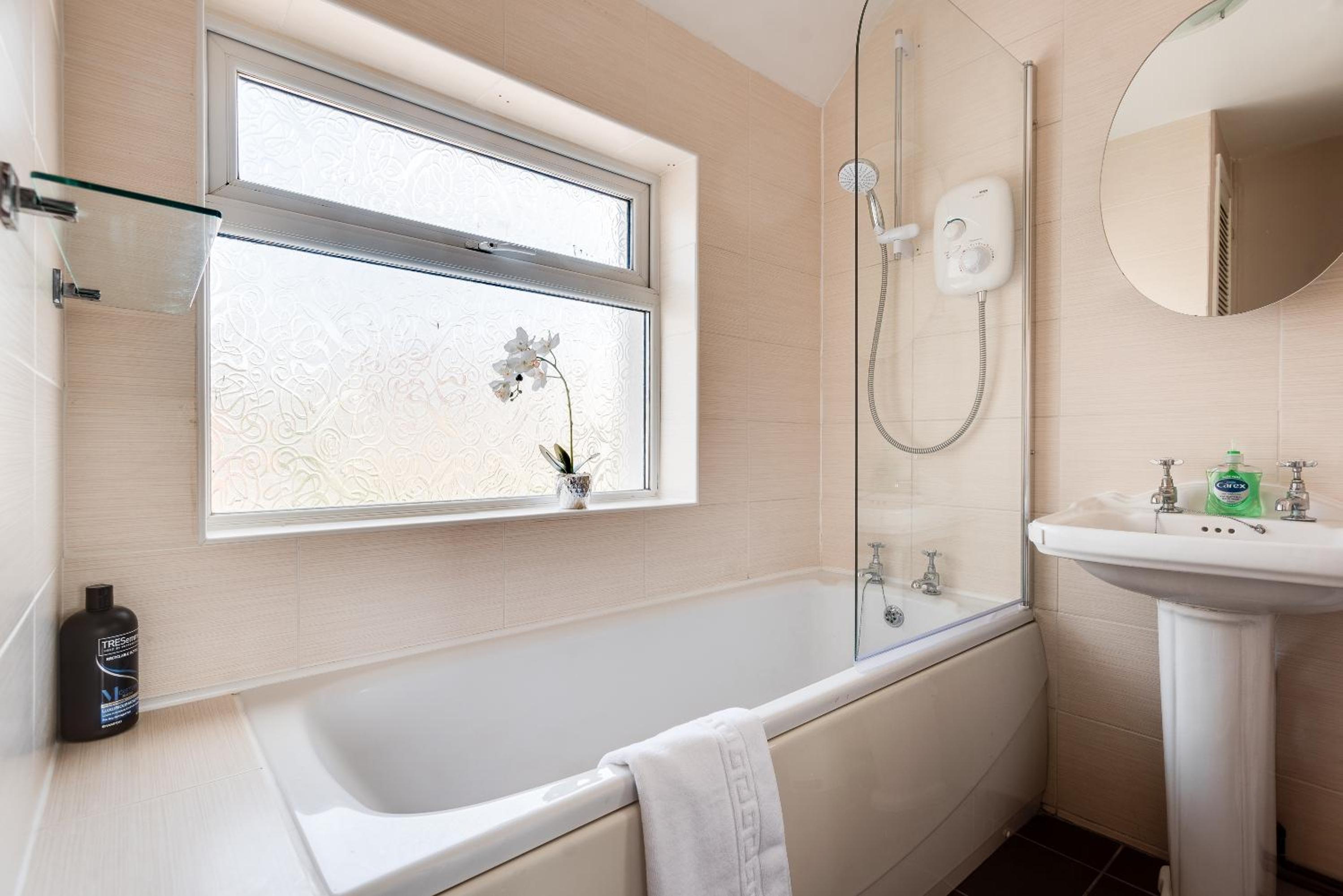 Oxford Vacations - The Oxford Abode - 3-Bedroom House - large garden free parking - Property Image 20