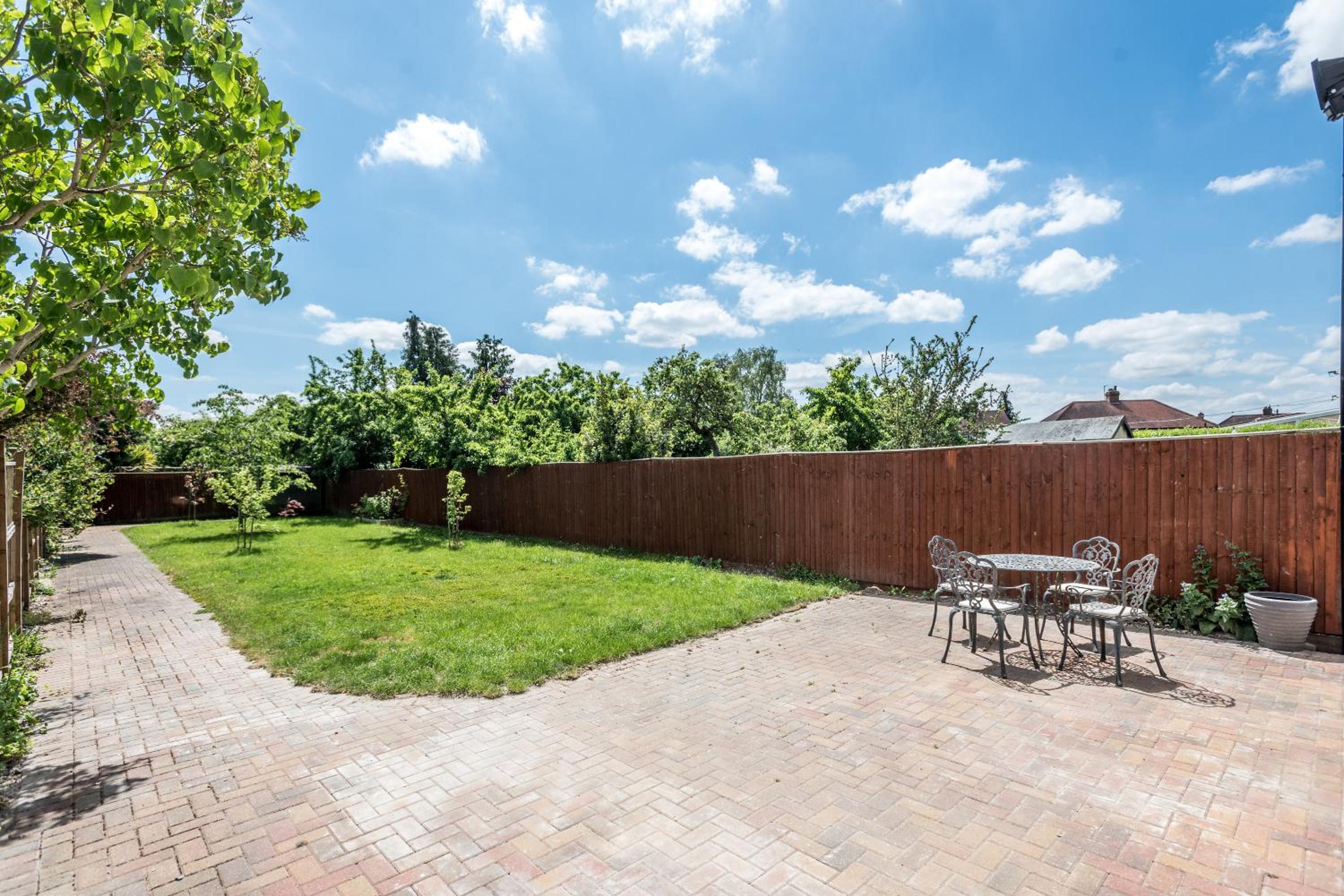 Oxford Vacations - The Oxford Abode - 3-Bedroom House - large garden free parking - Property Image 14