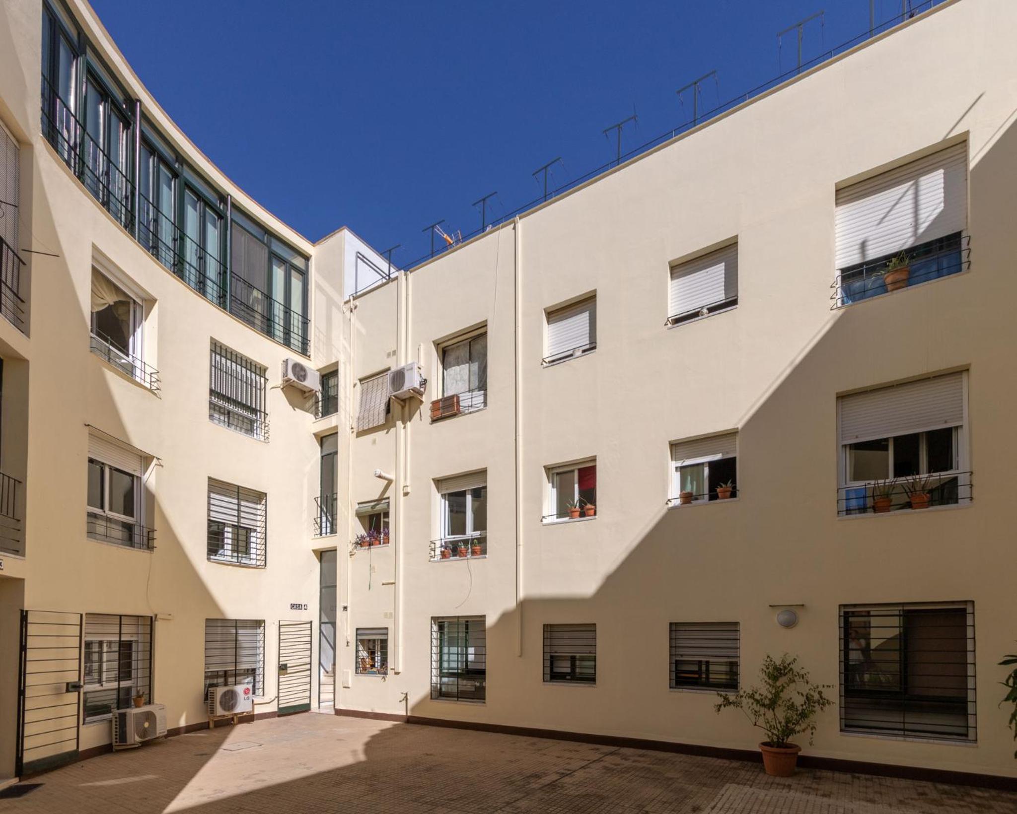 Colours Apartment and Garage Historical Center 4 pax