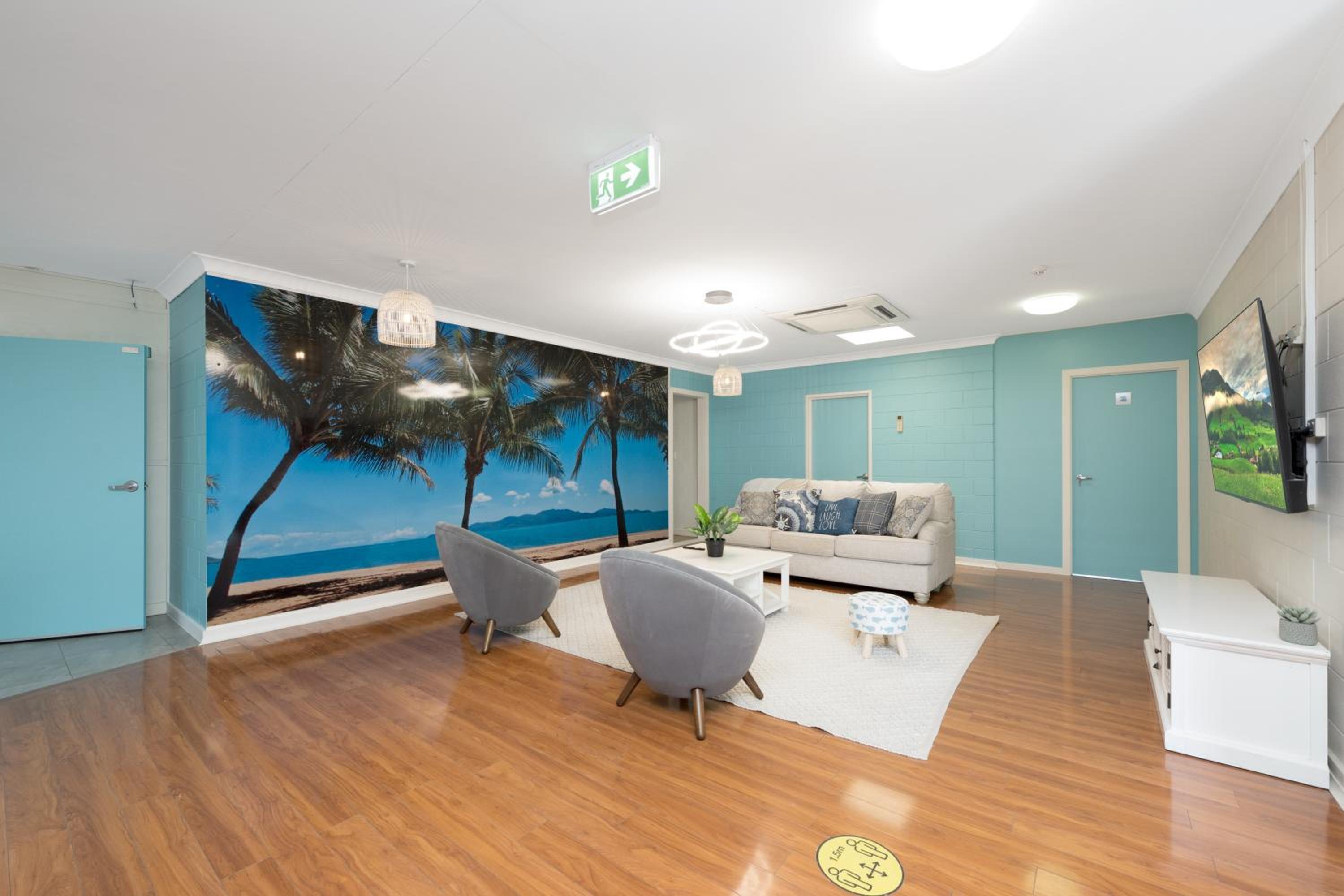 Seaside Lodge Hostel Townsville- right next to coles, 2 mins walk to strand & CBD- Passport required