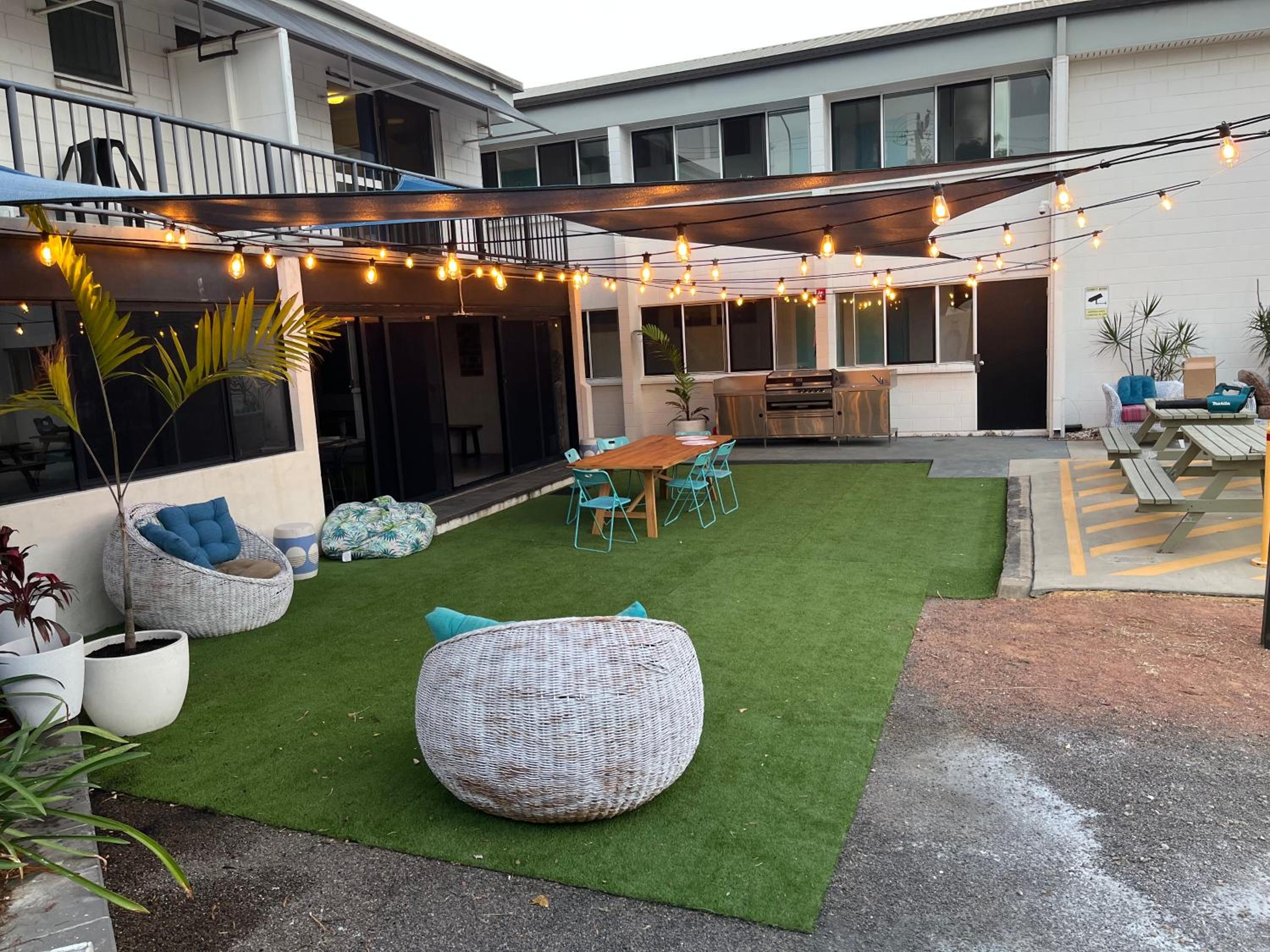 Seaside Lodge Hostel Townsville- right next to coles, 2 mins walk to strand & CBD- Passport required