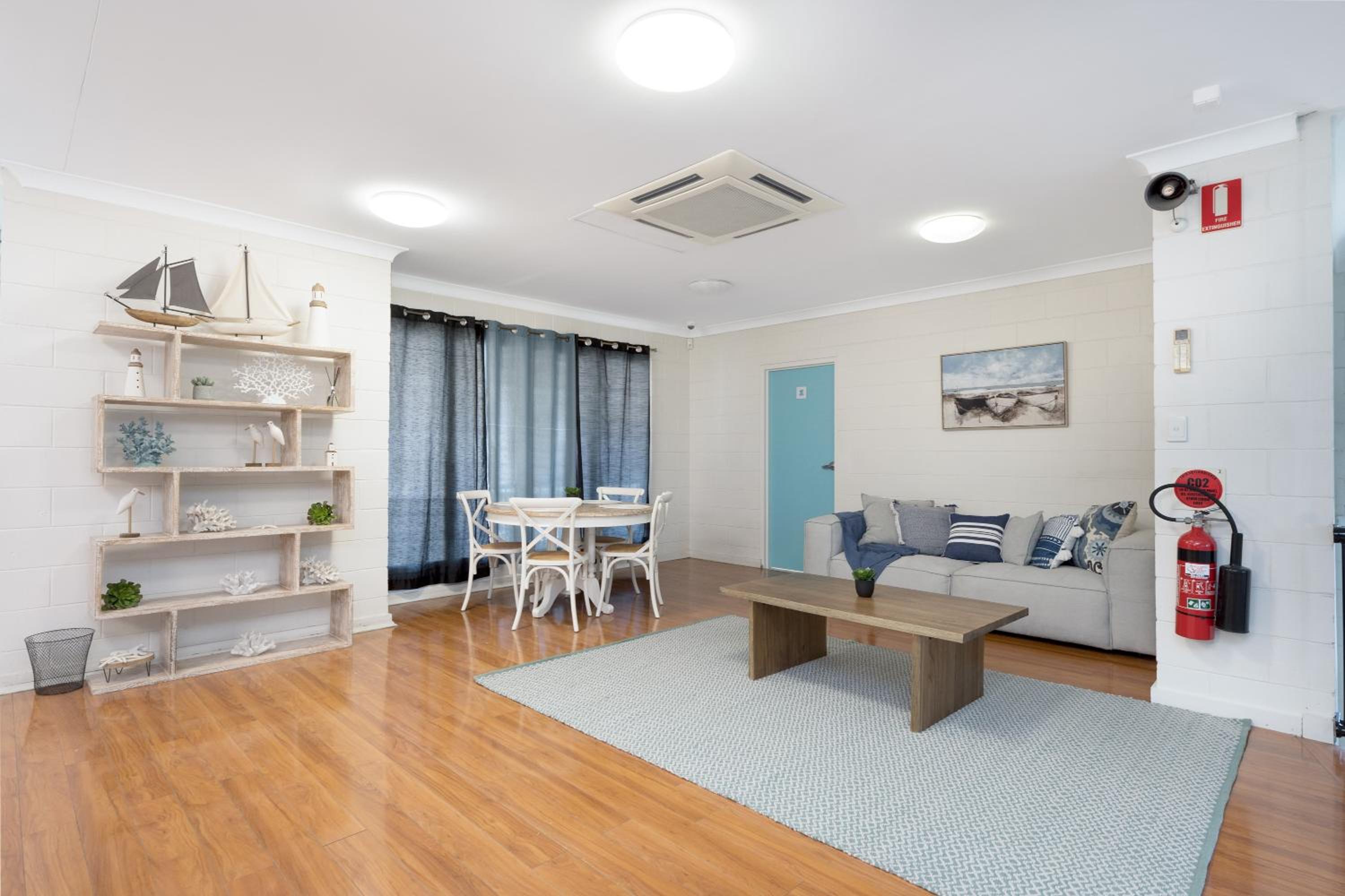 Seaside Lodge Hostel Townsville- right next to coles, 2 mins walk to strand & CBD- Passport required