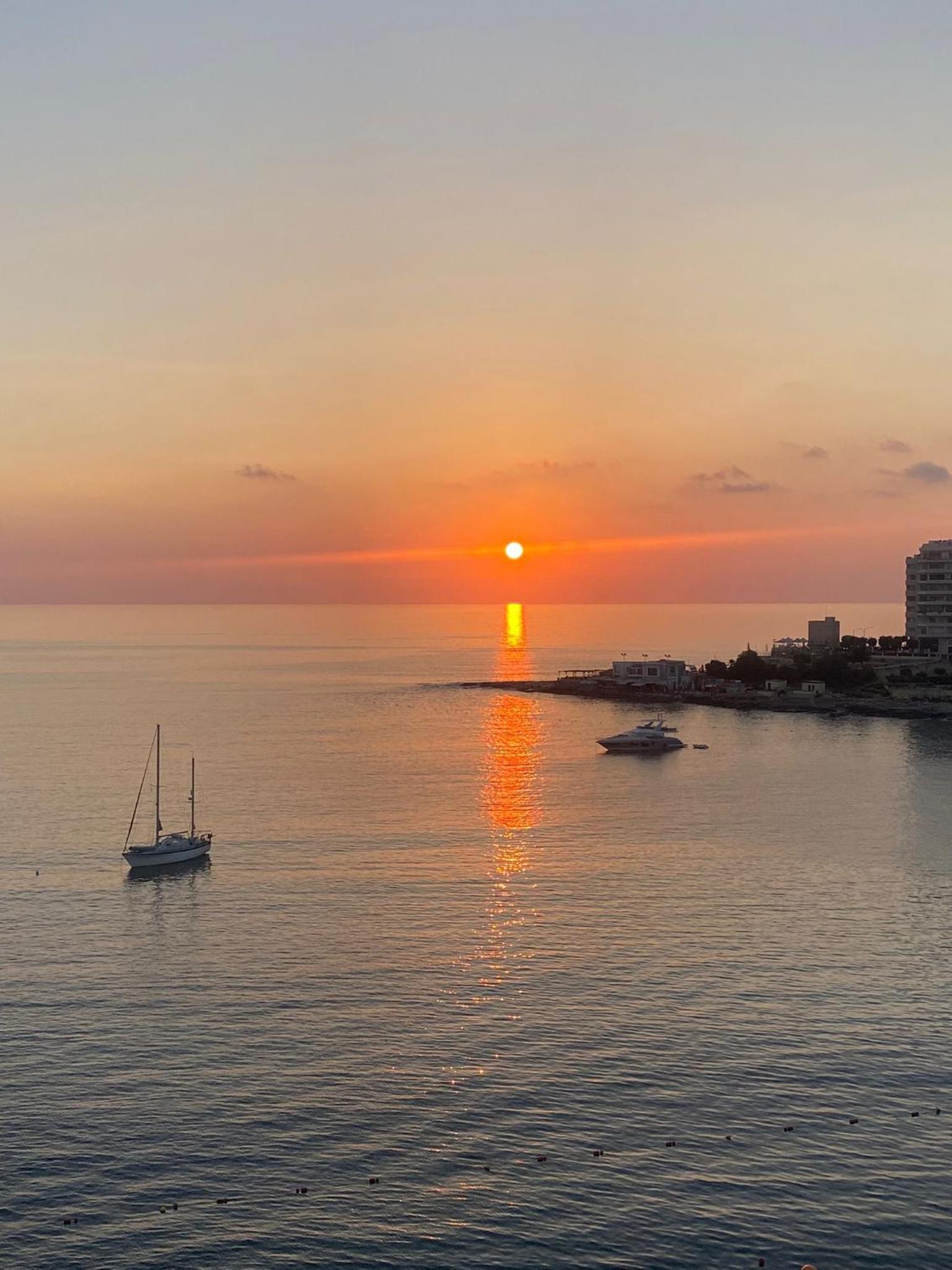 F2 - Lovely two bedrooms Flat sea View, St Julians