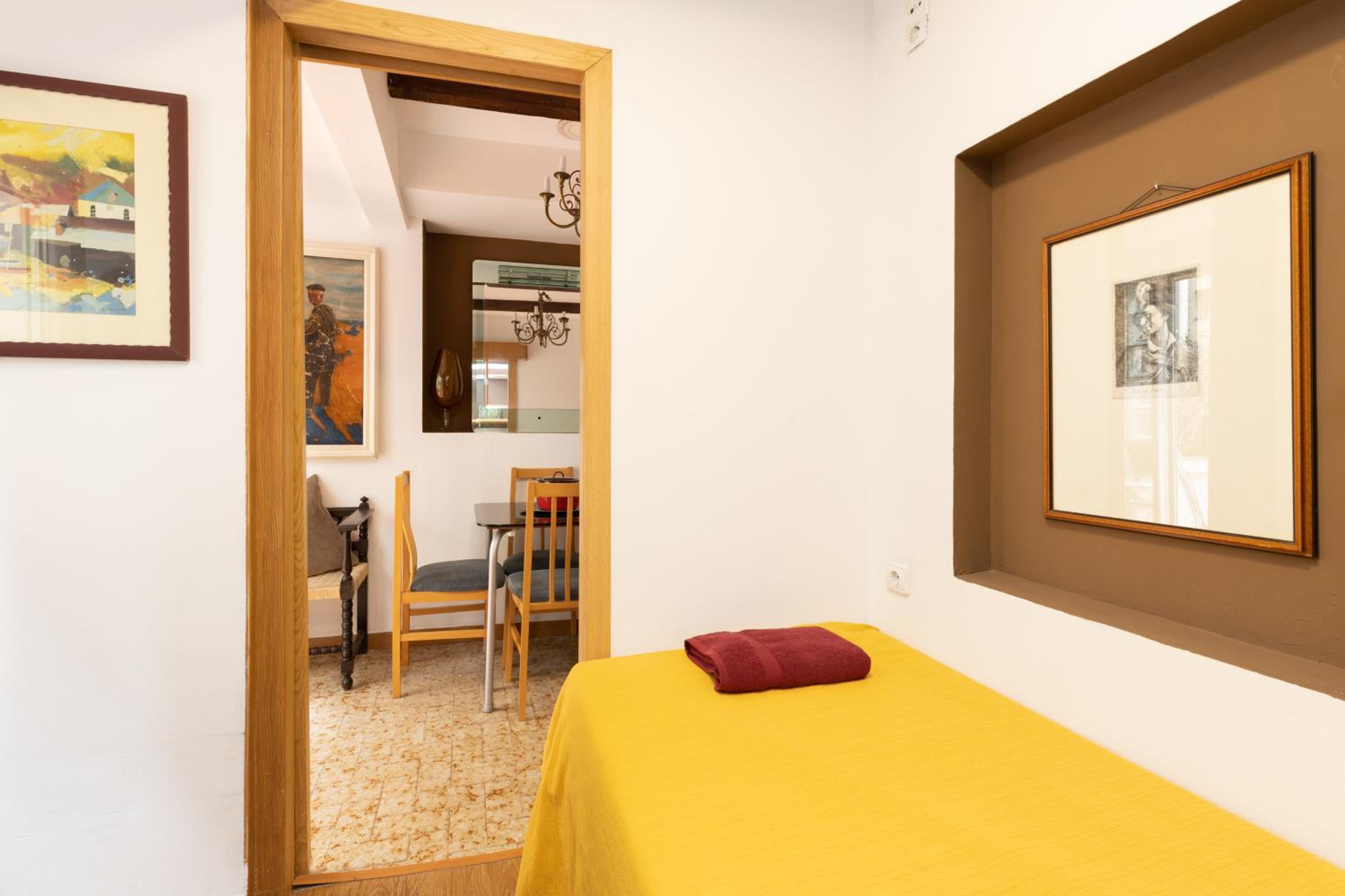 ApartEasy - Central Gracia Apartments