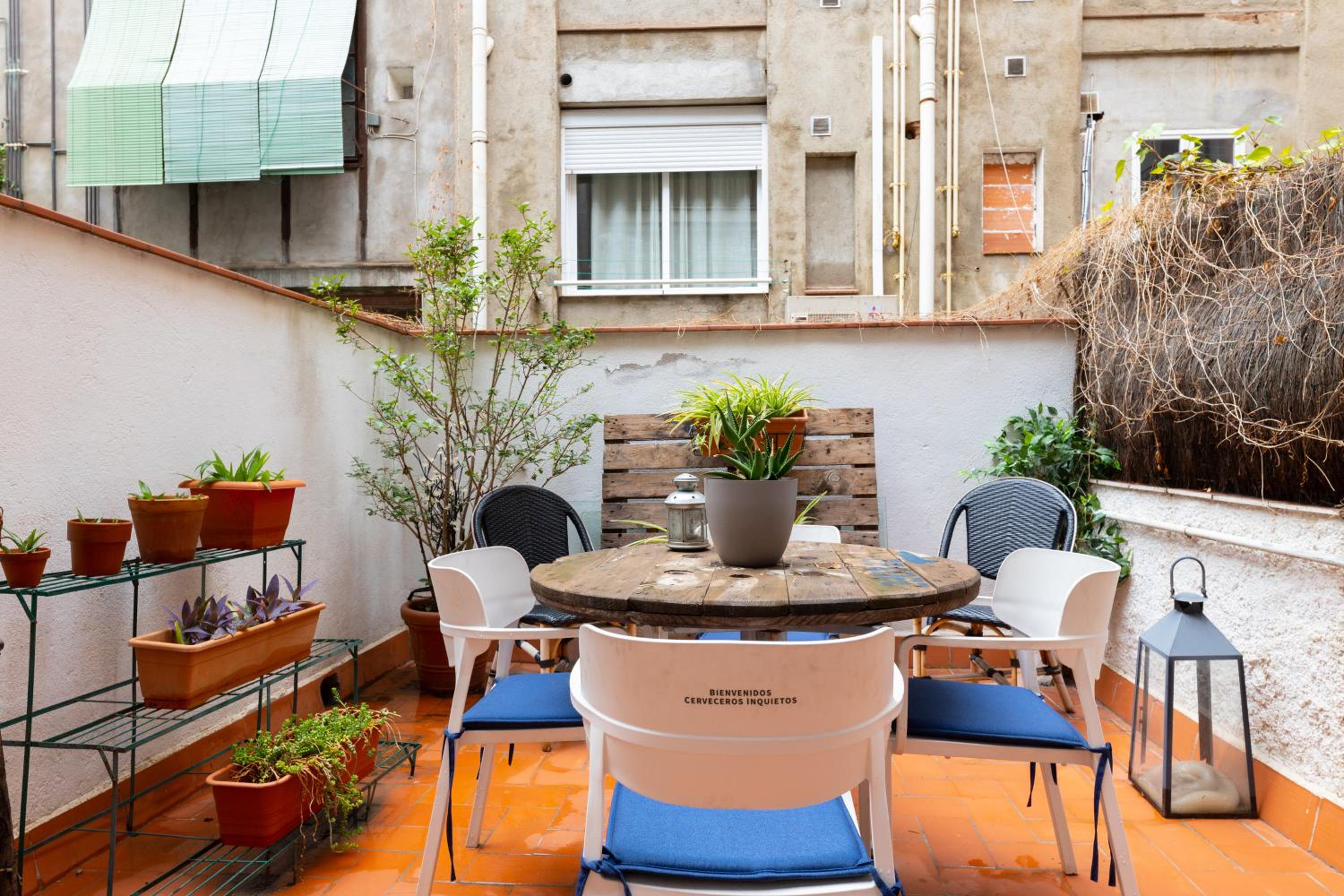 ApartEasy - Central Gracia Apartments