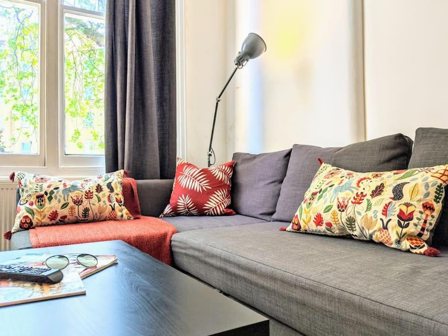 Well Appointed Garden Condo in Kensington Olympia