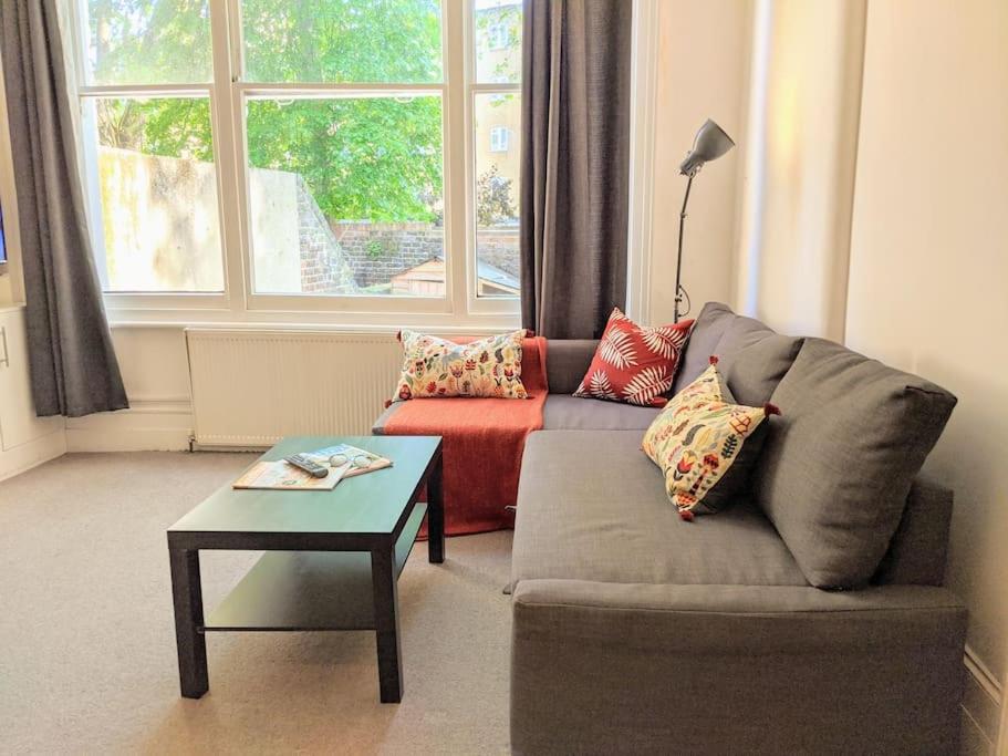 Well Appointed Garden Condo in Kensington Olympia