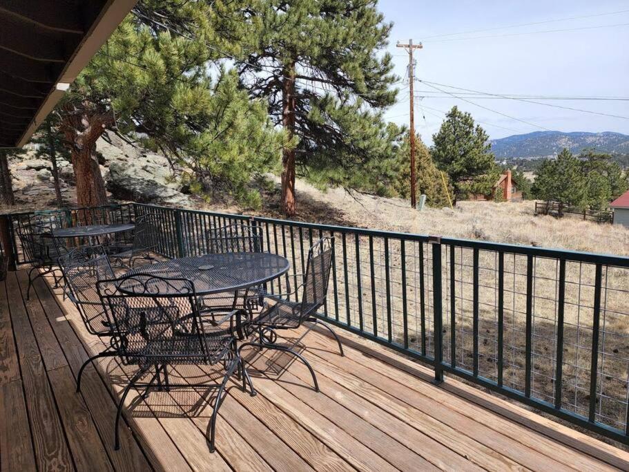 Hot Tub! Pets Ok! Perfect Estes Park Getaway, Walk to Town 3 Kings!#3337