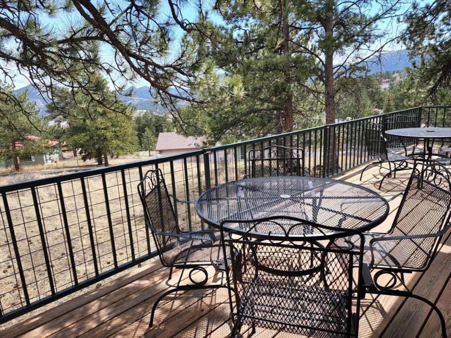 20 percent off Hot Tub! Pets Ok! Perfect Estes Park Getaway, Walk to Town 3 Kings!#3337
