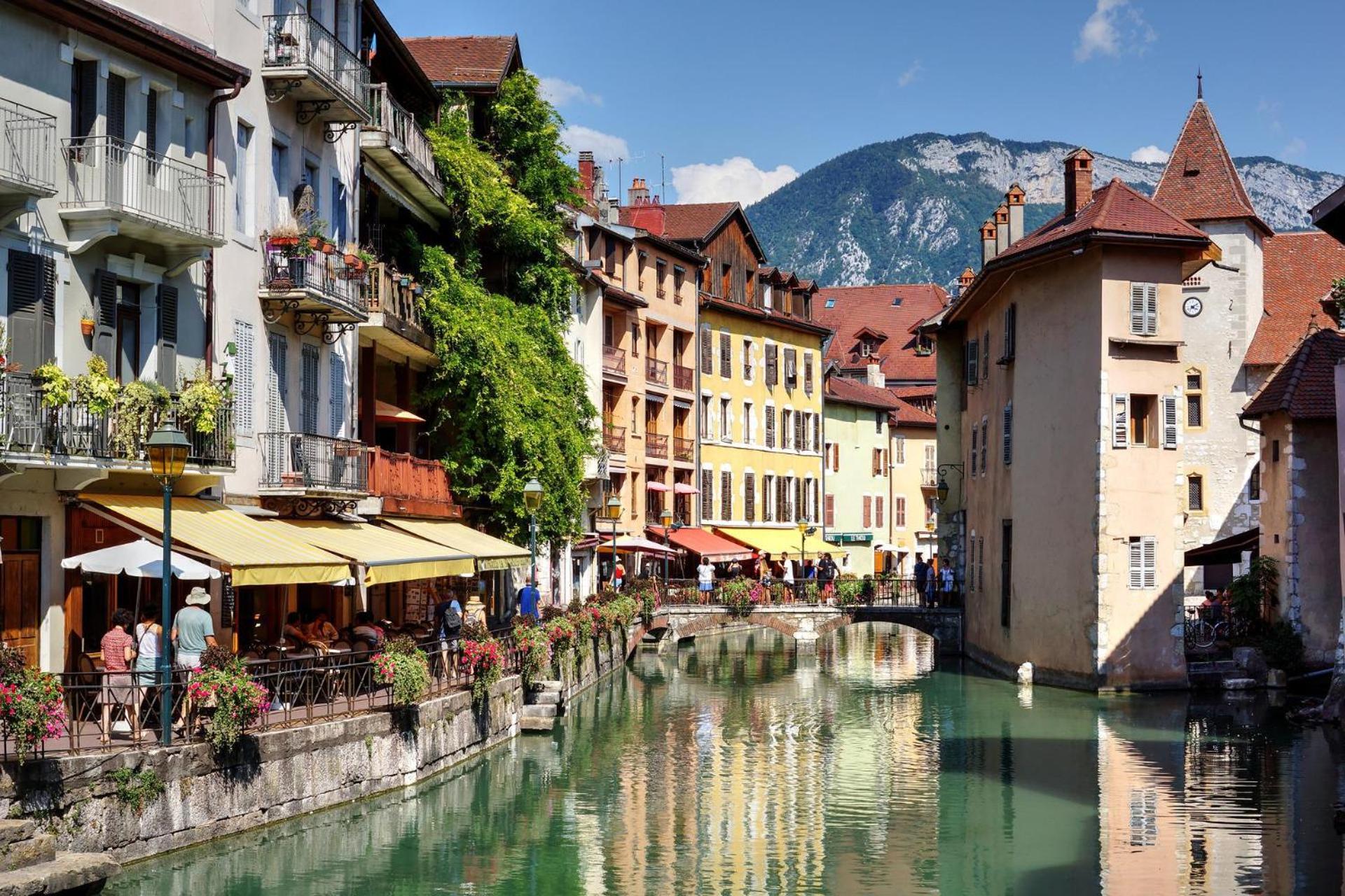 Annecy Historical Center - 165 square meter - 3 bedrooms & 3 bathrooms