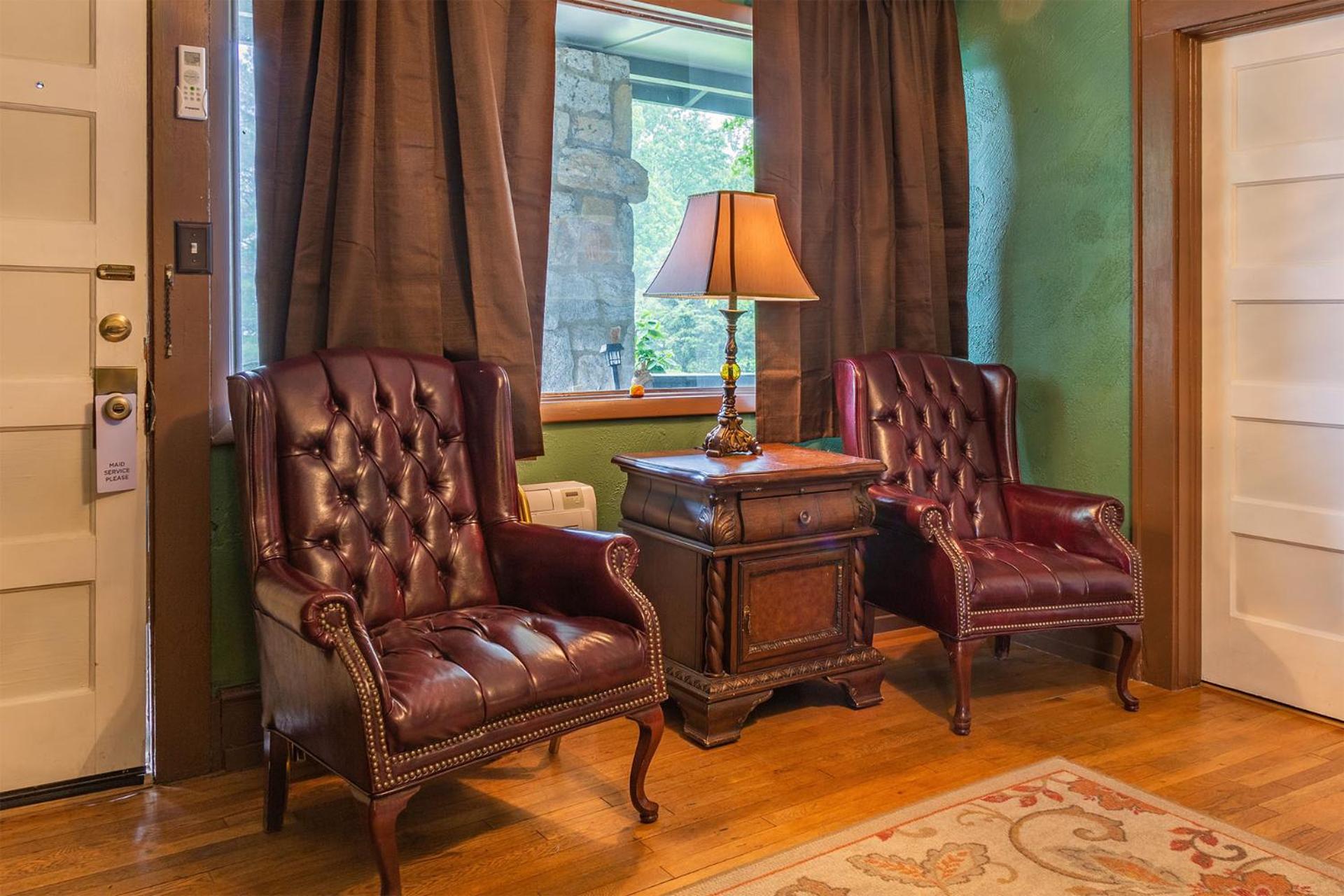 Echo Mountain Inn