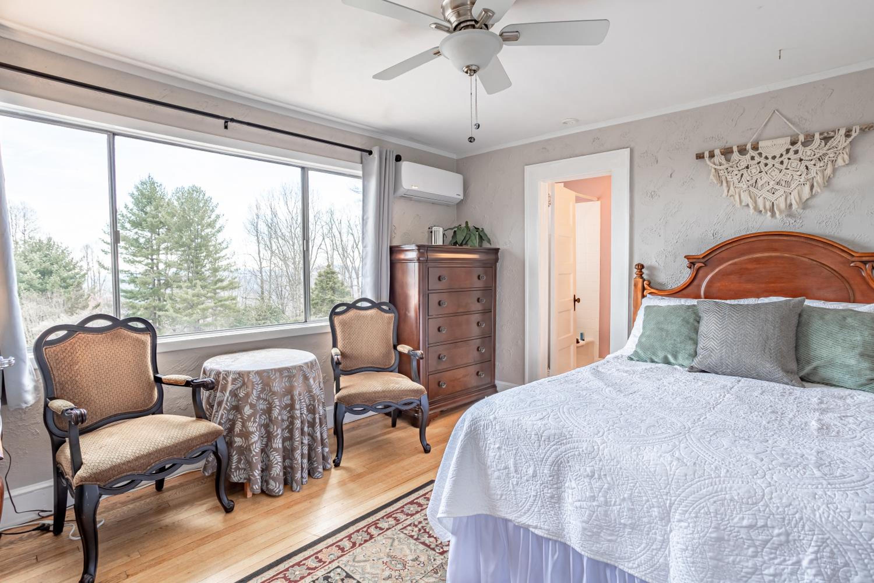Echo Mountain Inn