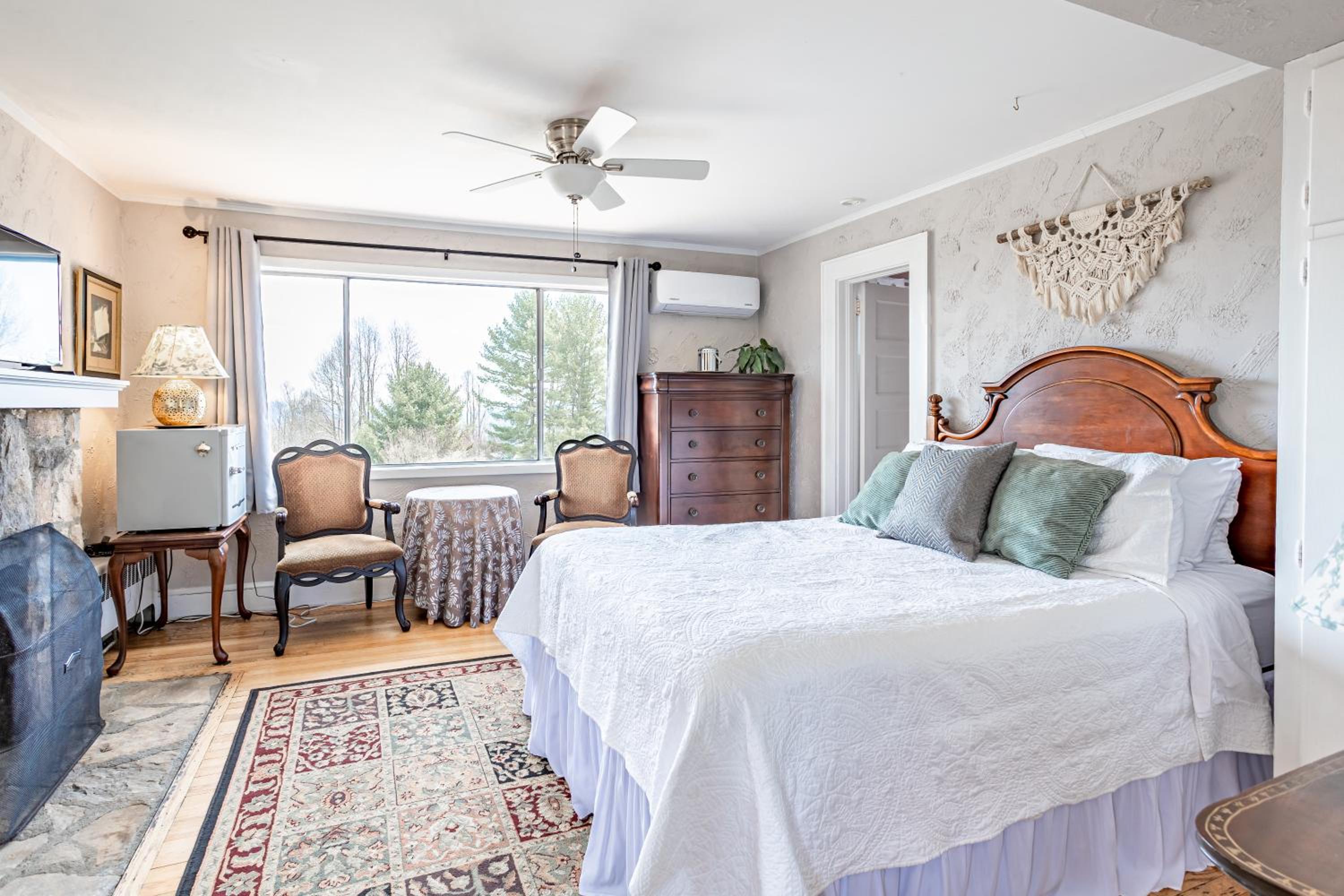 Echo Mountain Inn