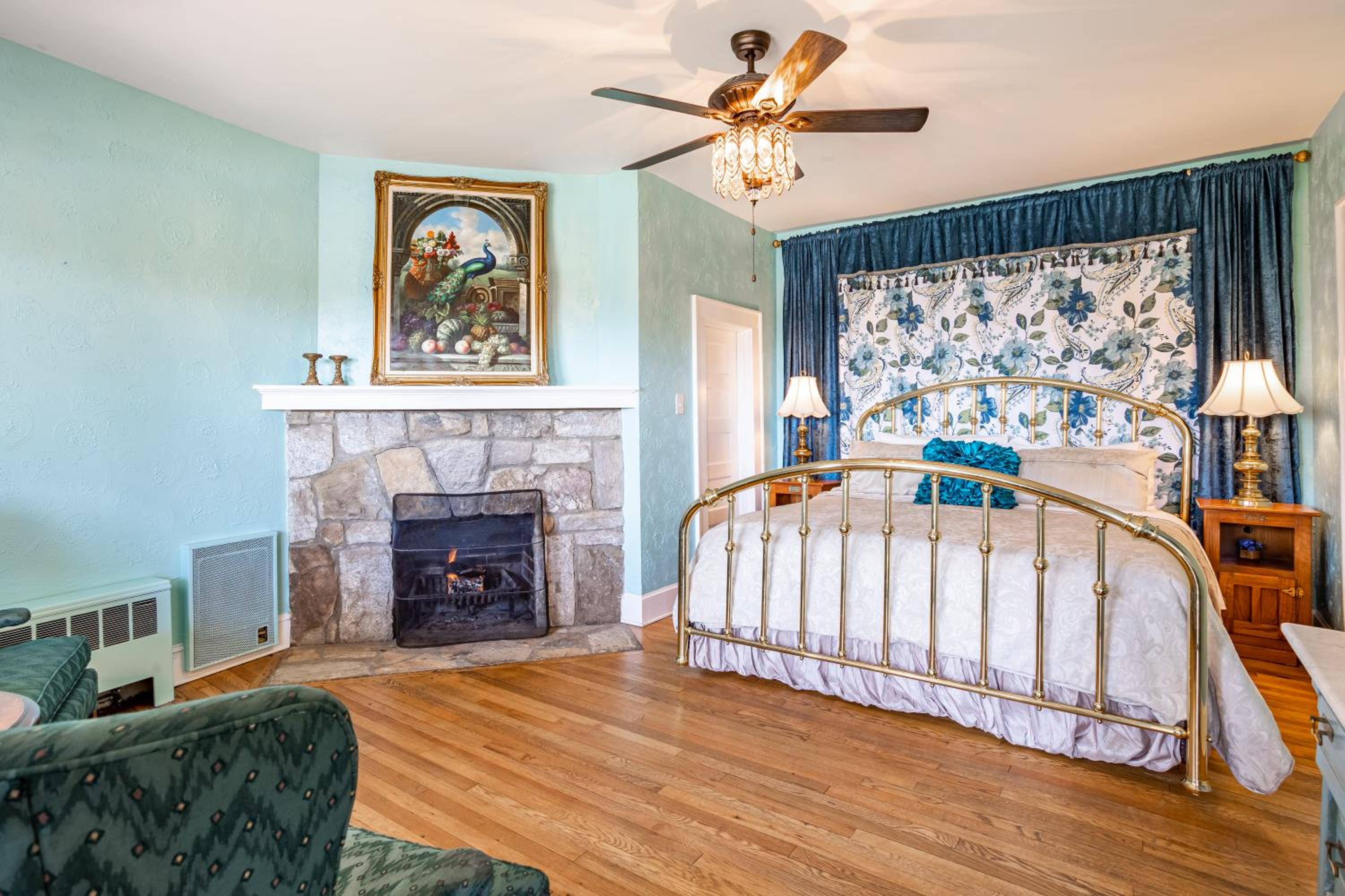 Echo Mountain Inn