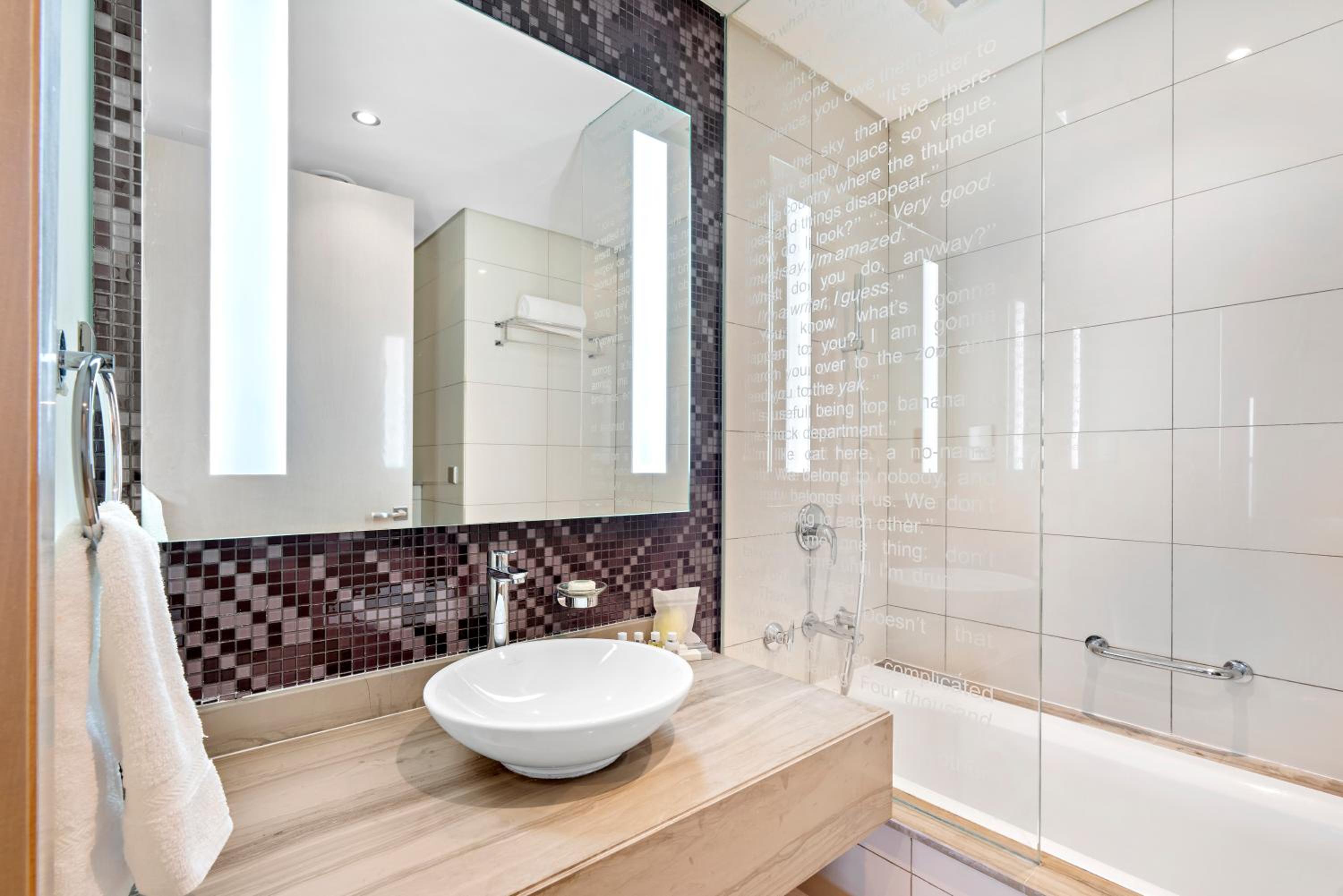 ALiving Supreme 2BR Paramount Towers Business Bay 6206