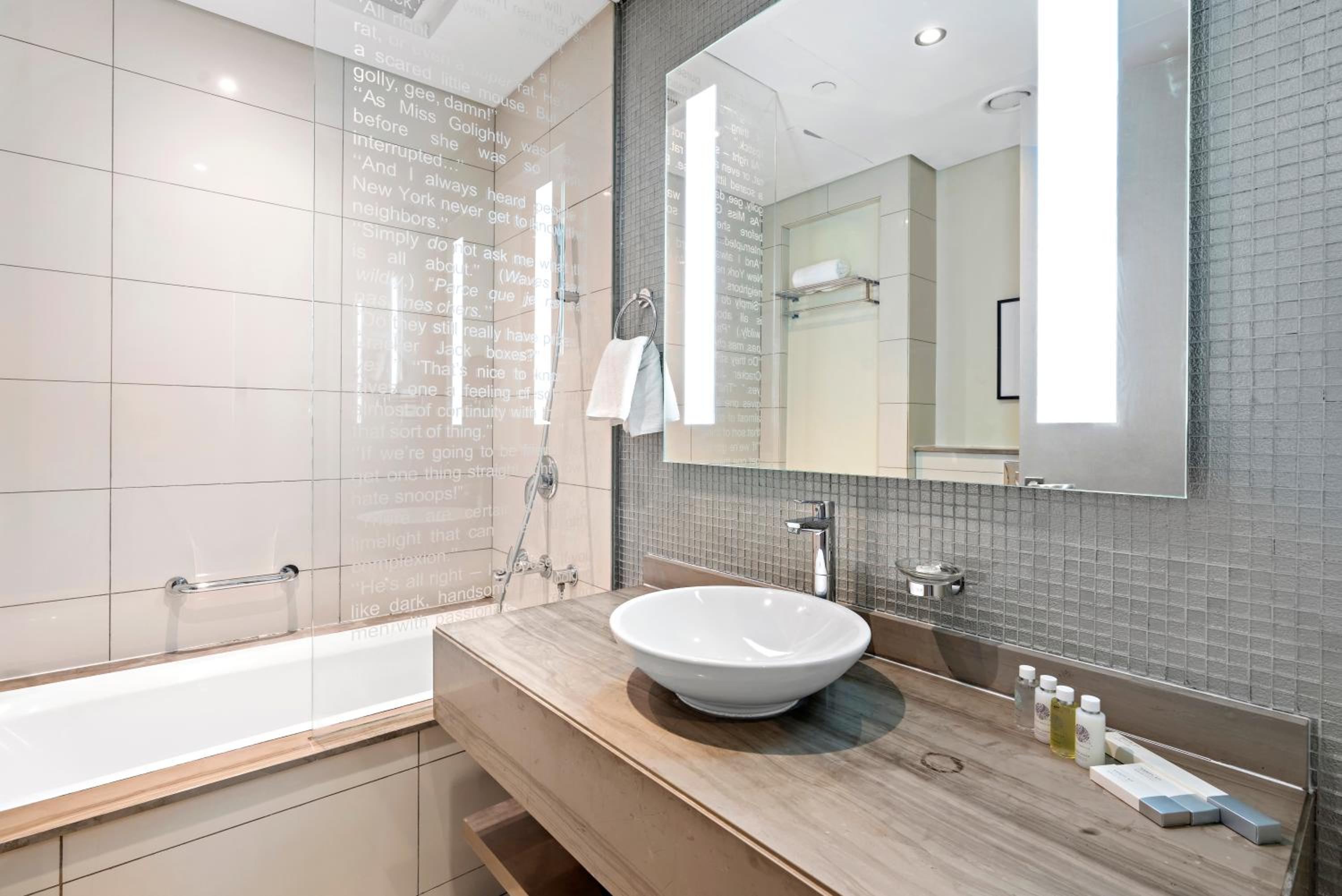 ALiving Supreme 2BR Paramount Towers Business Bay 6206