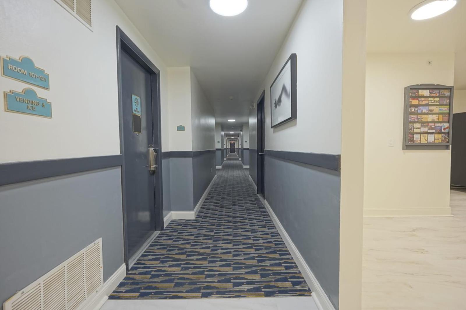 Greenwoods Inn  Suites - Property Image 4