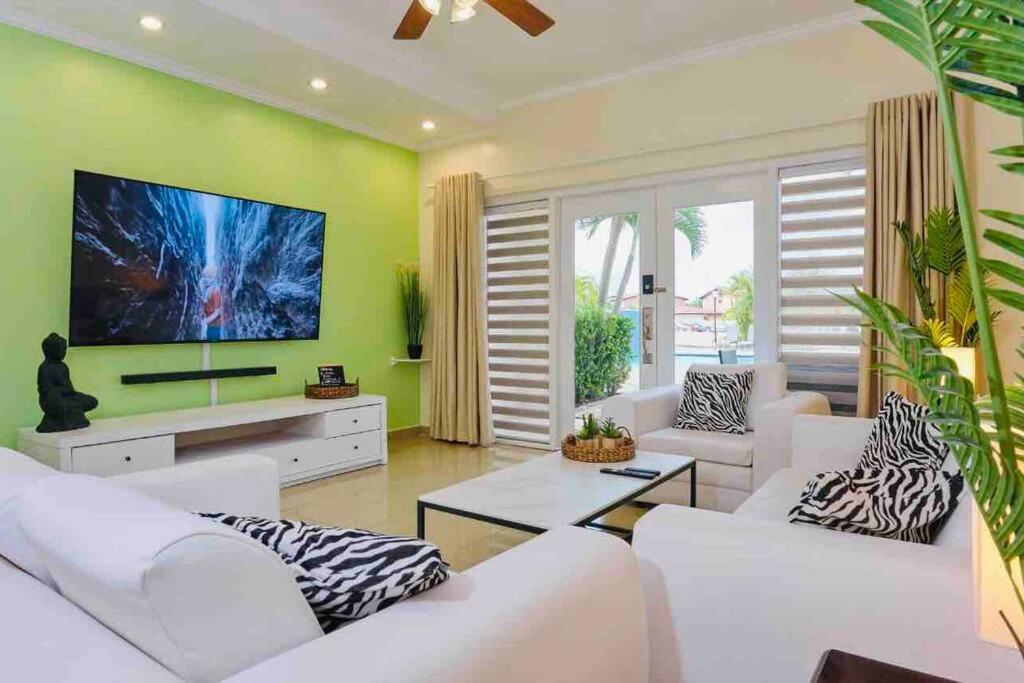 Eagle Beach Aruba Breeze Condominium Lime