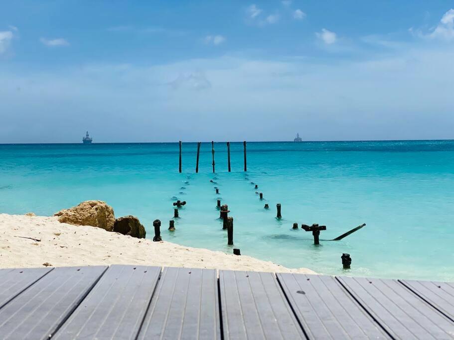 Eagle Beach Aruba Breeze Condominium Lime