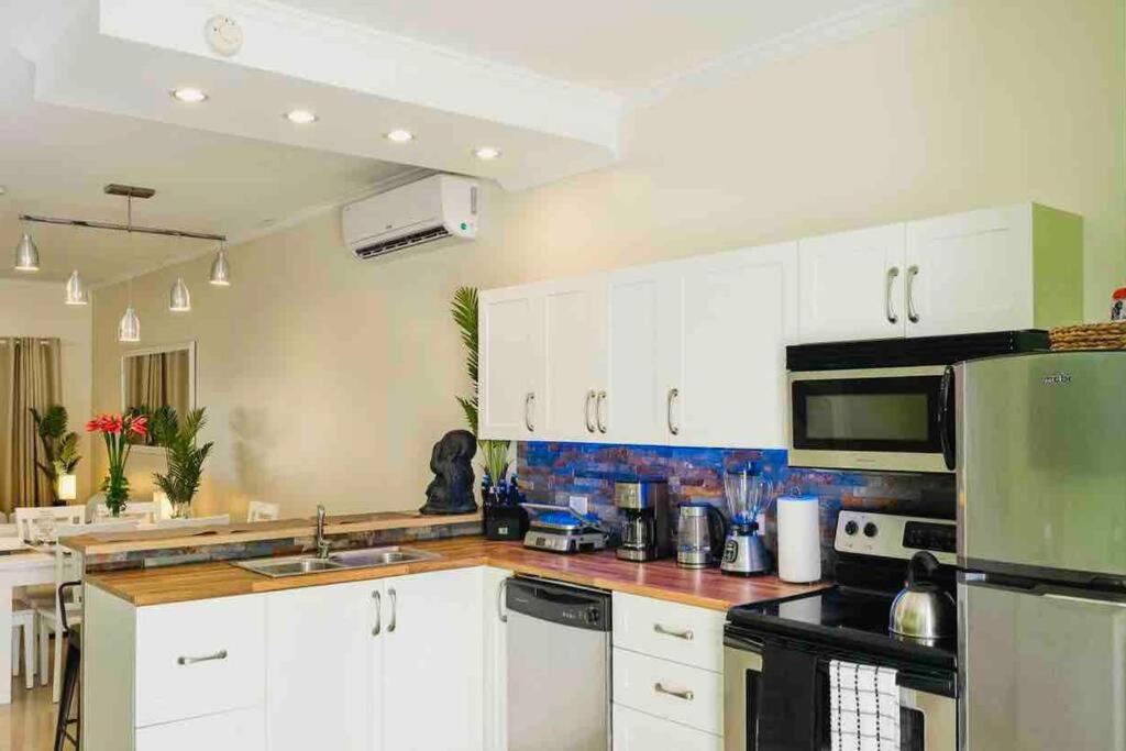 Eagle Beach Aruba Breeze Condominium Lime