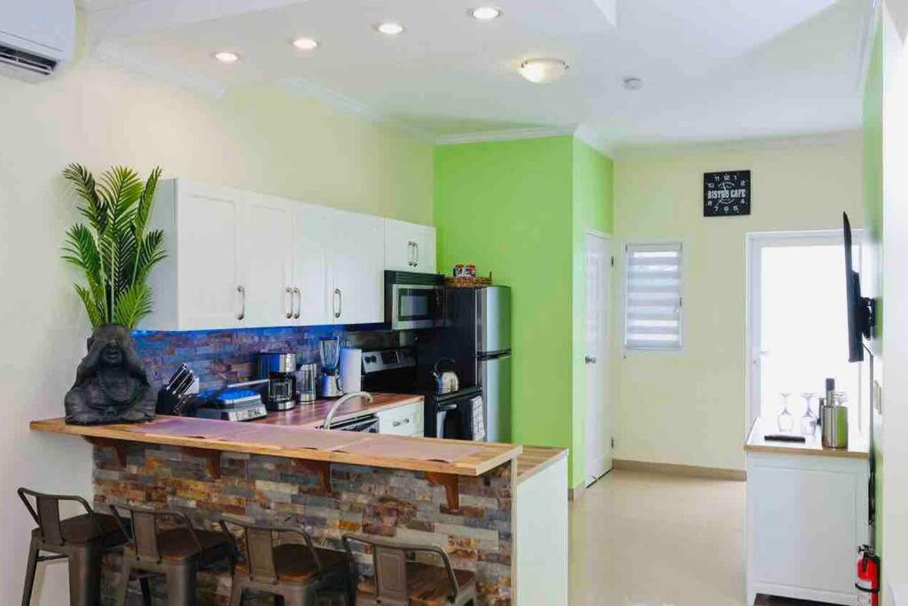 Eagle Beach Aruba Breeze Condominium Lime