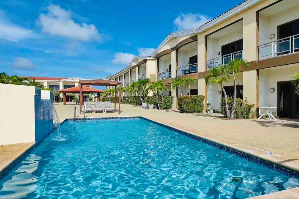 Eagle Beach Aruba Breeze Condominium Lime