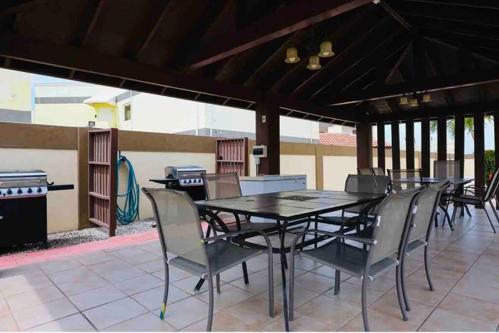 Eagle Beach Aruba Breeze Condominium Lime