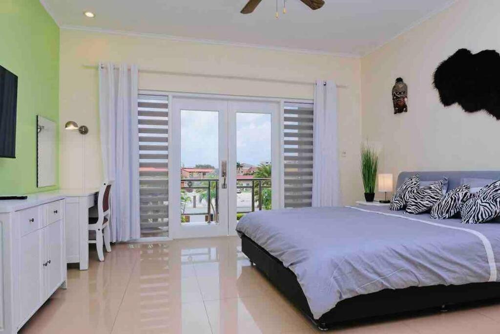 Eagle Beach Aruba Breeze Condominium Lime