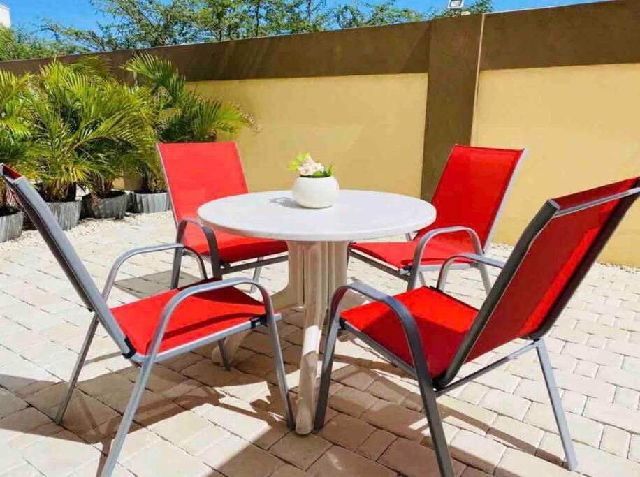 Eagle Beach Aruba Breeze Condominium Lime
