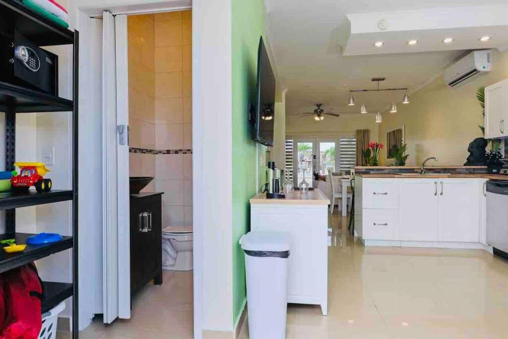 Eagle Beach Aruba Breeze Condominium Lime