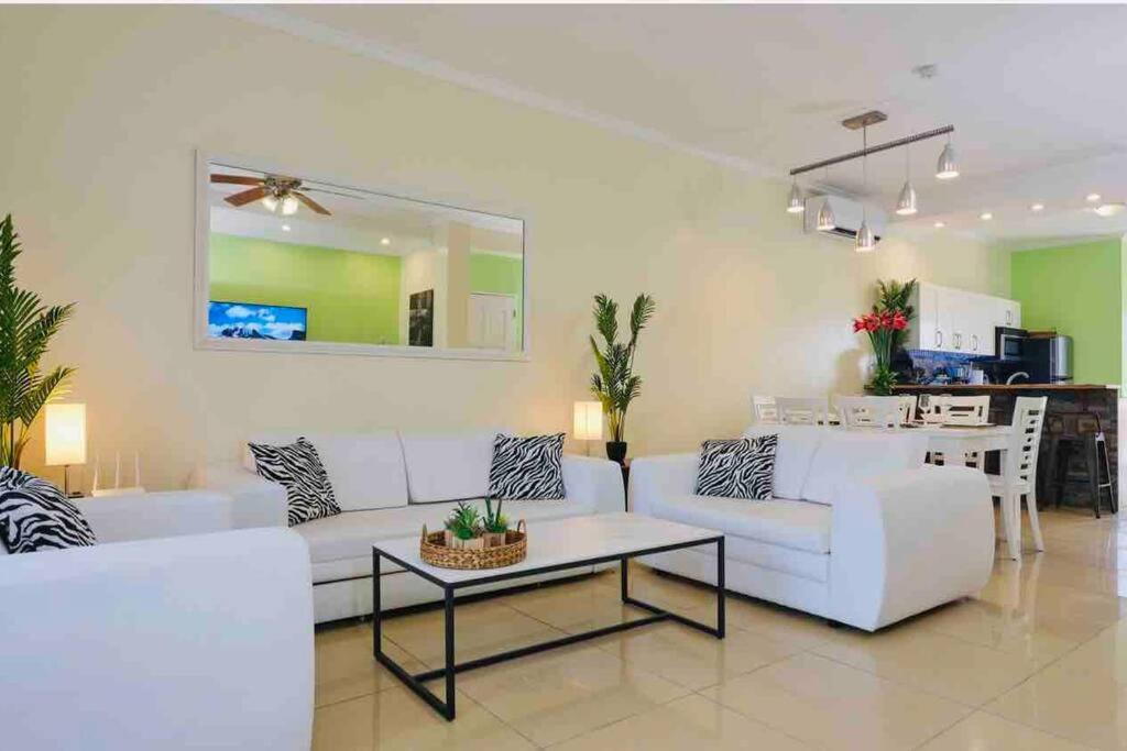 Eagle Beach Aruba Breeze Condominium Lime