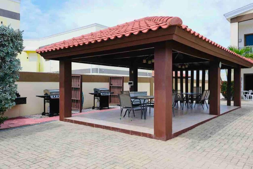 Eagle Beach Aruba Breeze Condominium Lime