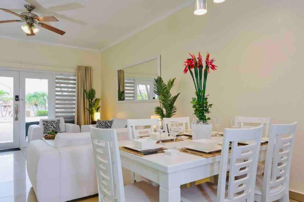 Eagle Beach Aruba Breeze Condominium Lime