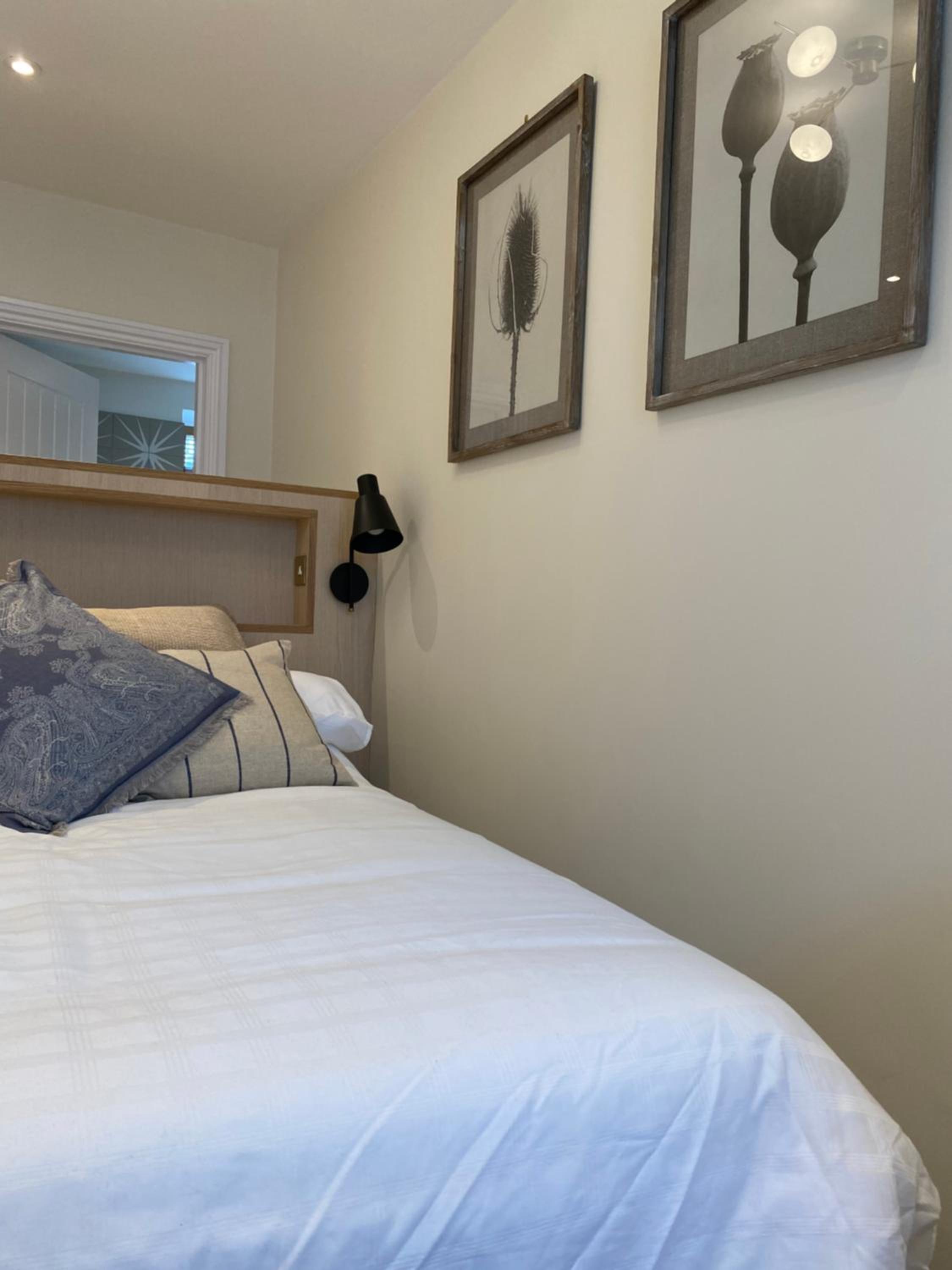 Ridley's Place modern one-bedroom seaside apartment