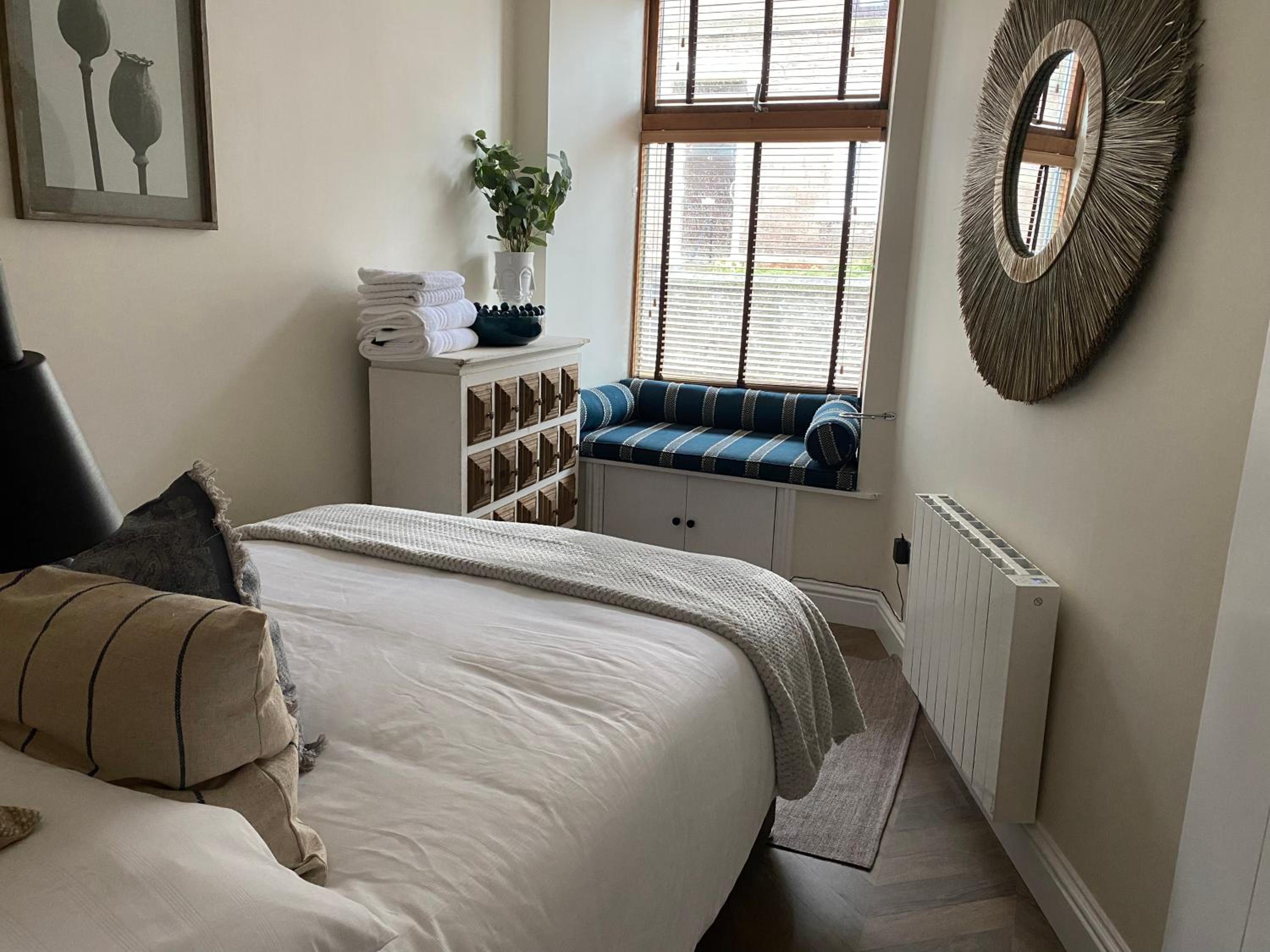 Ridley's Place modern one-bedroom seaside apartment