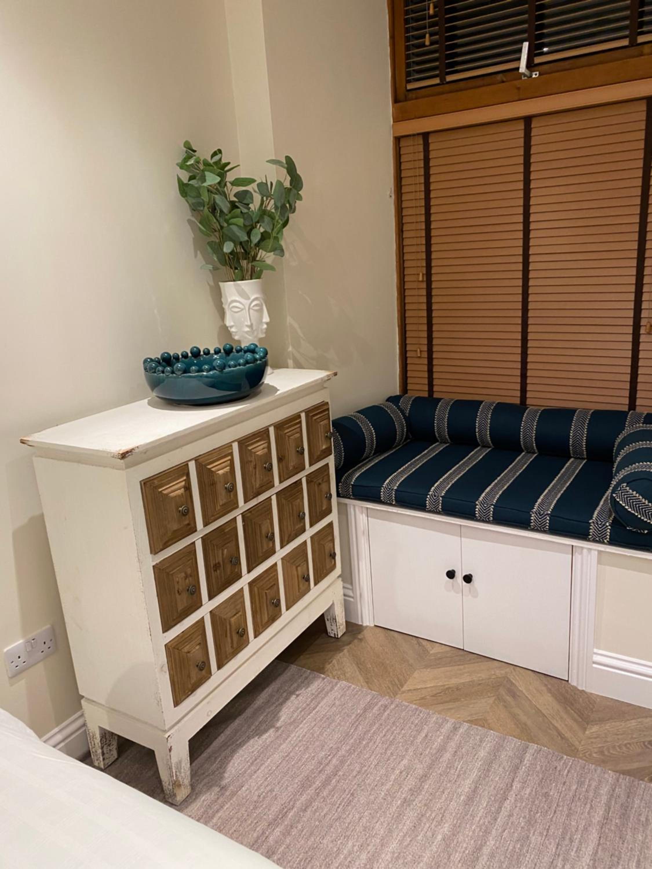 Ridley's Place modern one-bedroom seaside apartment