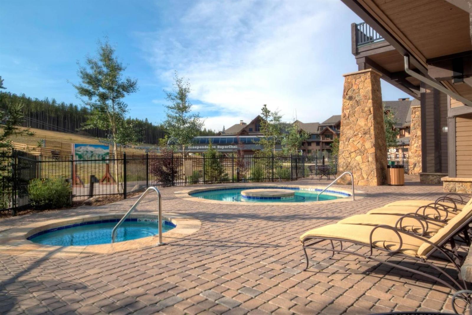 Crystal Peak Lodge 2 Bedroom Ski In, Ski Out Slopeside Condo At The Base Of Peak 7