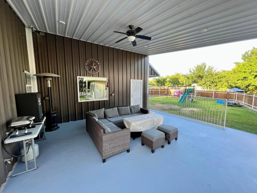 Guest Home on Lake Godstone view 4