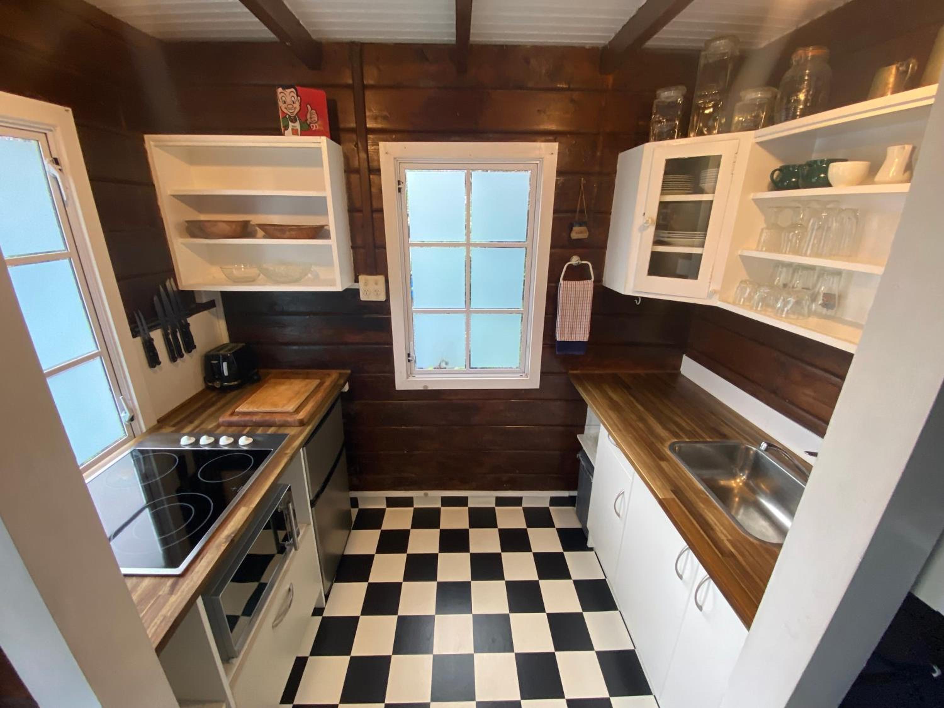 Paihia Place Cottage - central Paihia view 4