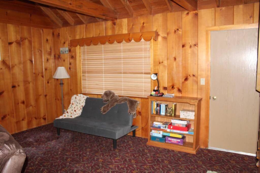 Rustic Chapparal Cabin at Bass Lake Heights view 4
