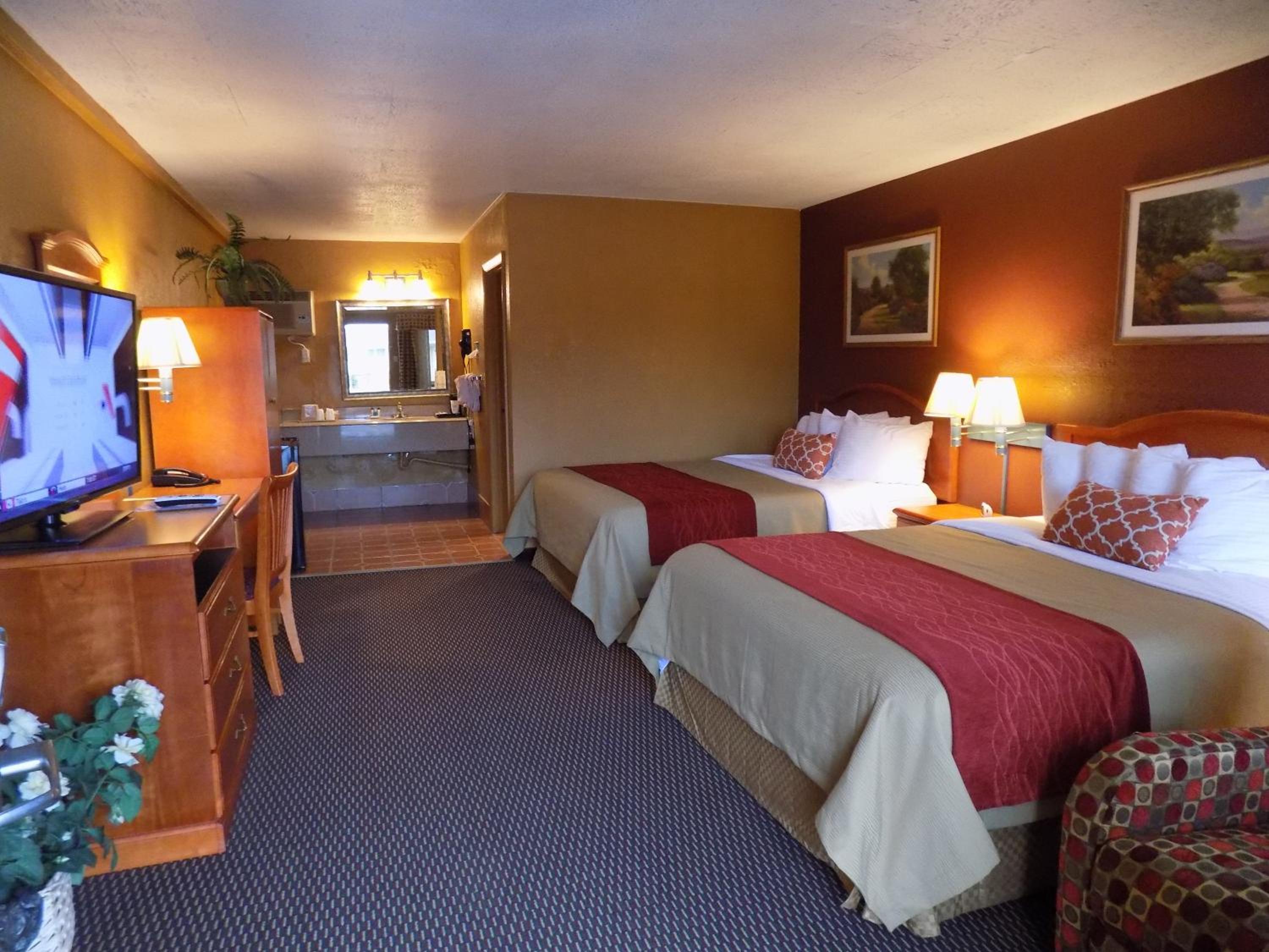 Lawrence Vacations - Virginia Inn - Property Image 3