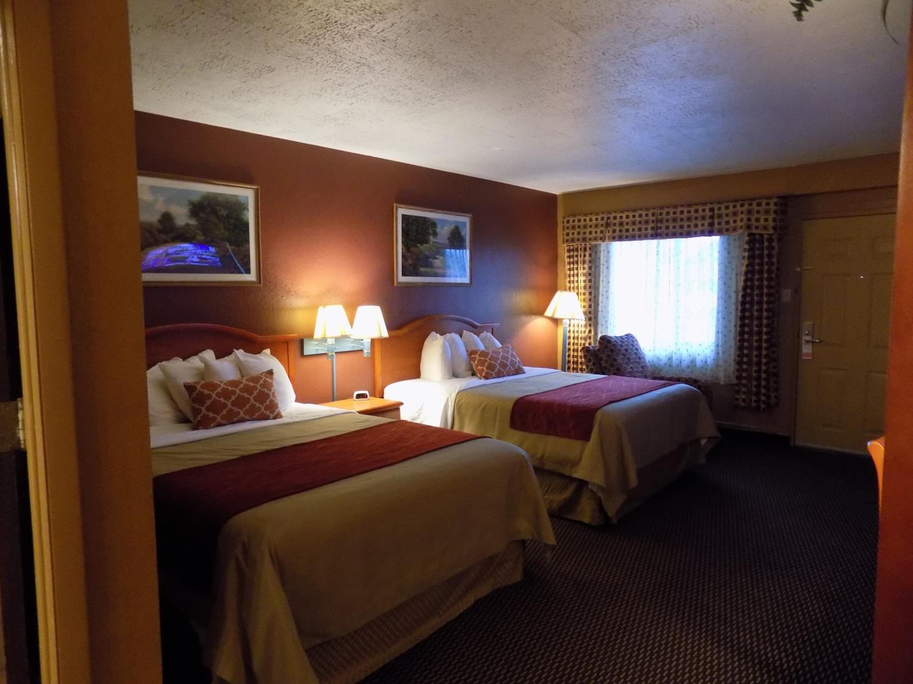 Lawrence Vacations - Virginia Inn - Property Image 4