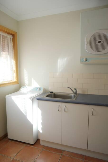 REDGUM RETREAT BRIGHT - Luxury Spa Villa
